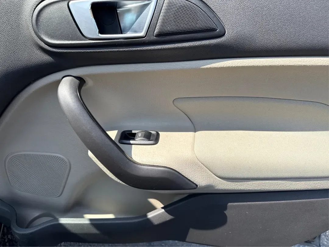 2015 Ford Fiesta SE (3FADP4BJ4FM) with an EcoBoost 1L I-3 gasoline direct injection engine, located at 8750 N County Rd 25A, Piqua, OH, 45356, (937) 908-9800, 40.164391, -84.232513 - **Discover Adventure and Style with the 2015 Ford Fiesta SE at Advantage Car and Credit in Fairborn, OH!**<br /> <br /> Are you ready to elevate your daily commute or weekend adventures? The 2015 Ford Fiesta SE is the ideal sedan for budget-conscious buyers seeking a reliable and stylish companion. - Photo#20