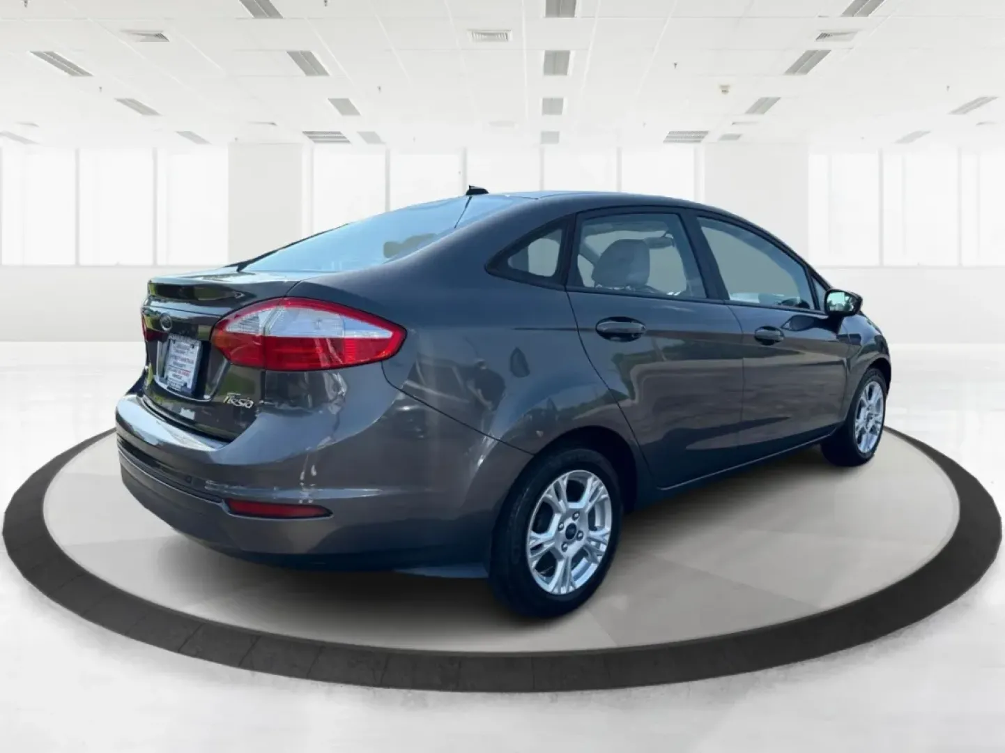 2015 Ford Fiesta SE (3FADP4BJ4FM) with an EcoBoost 1L I-3 gasoline direct injection engine, located at 1230 East Main St, Xenia, OH, 45385, (937) 908-9800, 39.688026, -83.910172 - **Discover Adventure and Style with the 2015 Ford Fiesta SE at Advantage Car and Credit in Fairborn, OH!**<br /> <br /> Are you ready to elevate your daily commute or weekend adventures? The 2015 Ford Fiesta SE is the ideal sedan for budget-conscious buyers seeking a reliable and stylish companion. - Photo#2