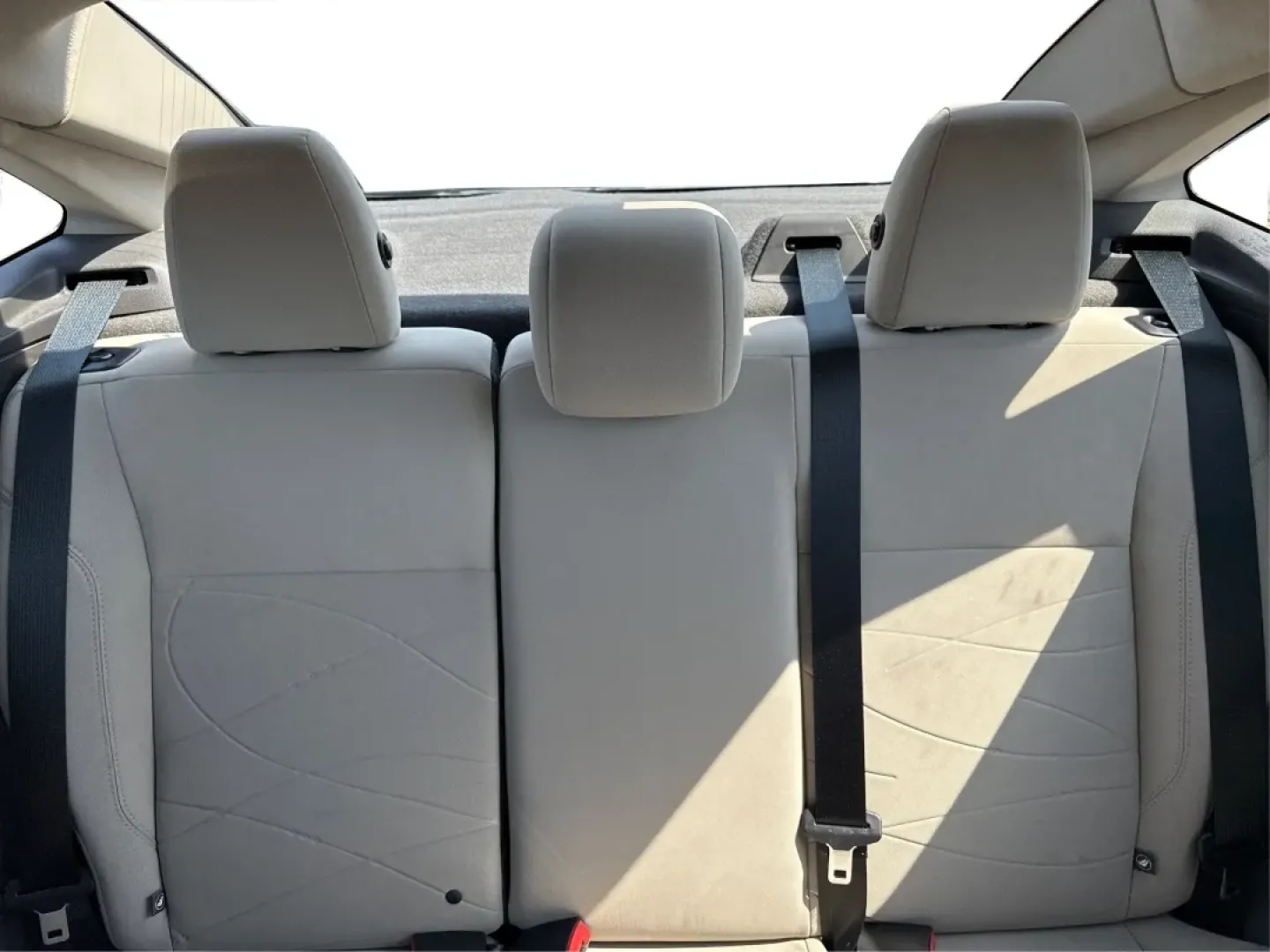 2015 Ford Fiesta SE (3FADP4BJ4FM) with an EcoBoost 1L I-3 gasoline direct injection engine, located at 1230 East Main St, Xenia, OH, 45385, (937) 908-9800, 39.688026, -83.910172 - **Discover Adventure and Style with the 2015 Ford Fiesta SE at Advantage Car and Credit in Fairborn, OH!**<br /> <br /> Are you ready to elevate your daily commute or weekend adventures? The 2015 Ford Fiesta SE is the ideal sedan for budget-conscious buyers seeking a reliable and stylish companion. - Photo#14