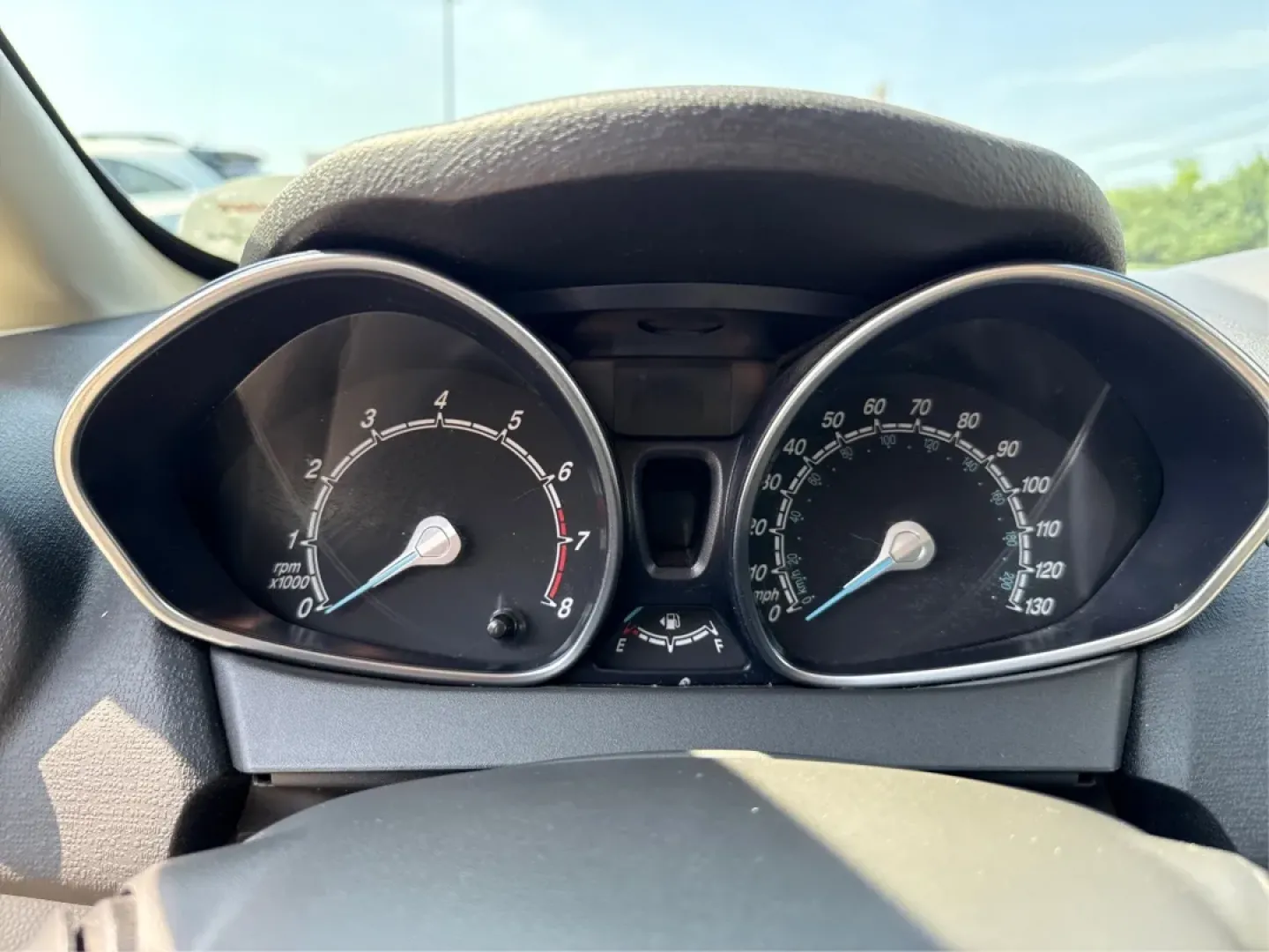 2015 Ford Fiesta SE (3FADP4BJ4FM) with an EcoBoost 1L I-3 gasoline direct injection engine, located at 1230 East Main St, Xenia, OH, 45385, (937) 908-9800, 39.688026, -83.910172 - **Discover Adventure and Style with the 2015 Ford Fiesta SE at Advantage Car and Credit in Fairborn, OH!**<br /> <br /> Are you ready to elevate your daily commute or weekend adventures? The 2015 Ford Fiesta SE is the ideal sedan for budget-conscious buyers seeking a reliable and stylish companion. - Photo#15