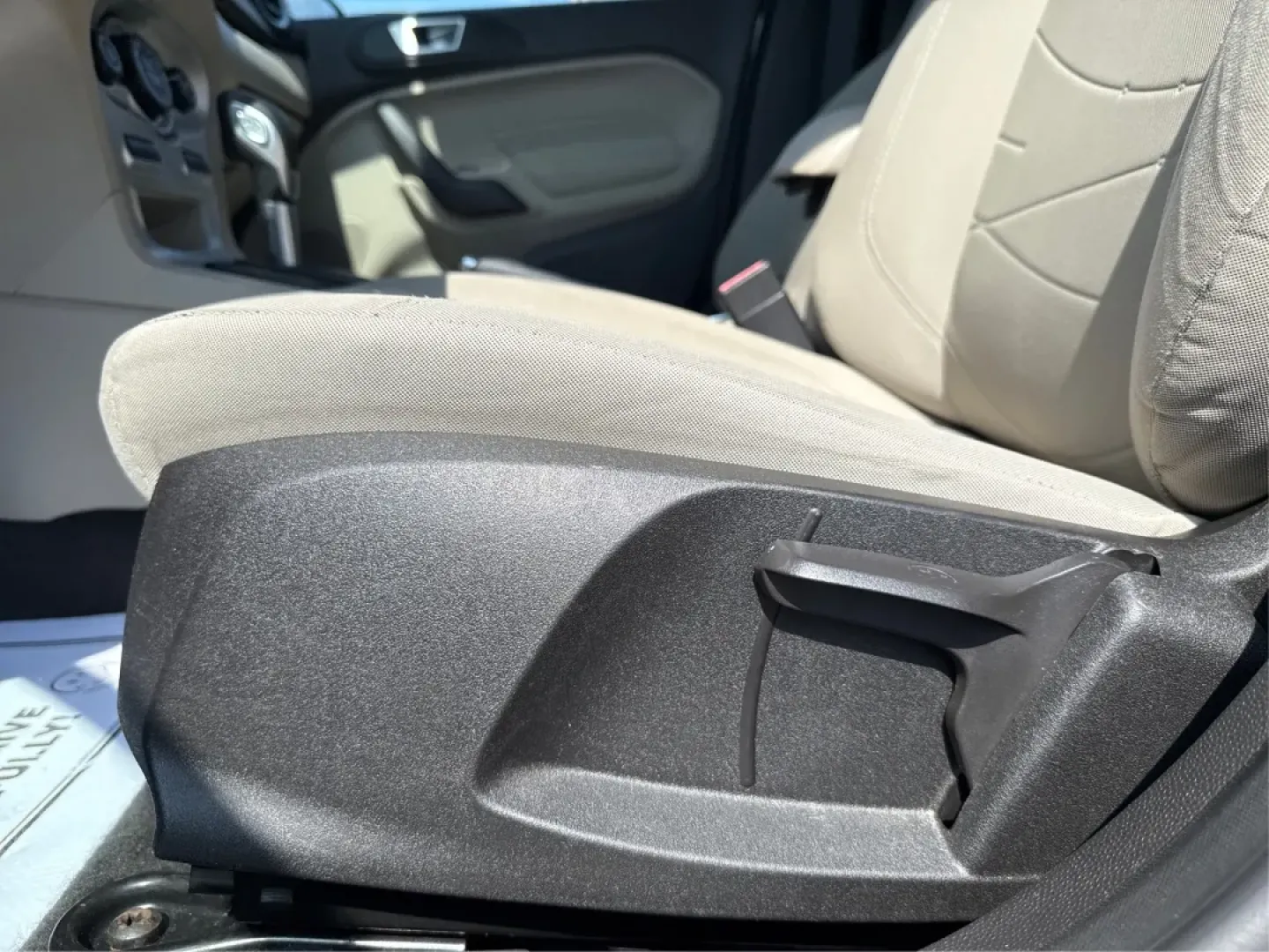 2015 Ford Fiesta SE (3FADP4BJ4FM) with an EcoBoost 1L I-3 gasoline direct injection engine, located at 1230 East Main St, Xenia, OH, 45385, (937) 908-9800, 39.688026, -83.910172 - **Discover Adventure and Style with the 2015 Ford Fiesta SE at Advantage Car and Credit in Fairborn, OH!**<br /> <br /> Are you ready to elevate your daily commute or weekend adventures? The 2015 Ford Fiesta SE is the ideal sedan for budget-conscious buyers seeking a reliable and stylish companion. - Photo#18