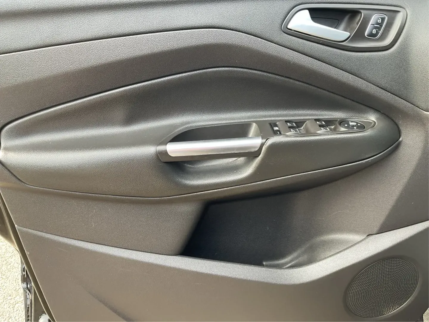 2017 Ford Escape SE (1FMCU9G9XHU) with an Other engine, located at 401 Woodman Dr, Riverside, OH, 45431, (937) 908-9800, 39.760899, -84.123421 - Are you ready to elevate your daily commute or embark on weekend adventures with family and friends? Introducing the 2017 Ford Escape SE, a versatile SUV that combines style, comfort, and functionality for those who demand more from their vehicle. Perfect for budget-conscious buyers or anyone seekin - Photo#19