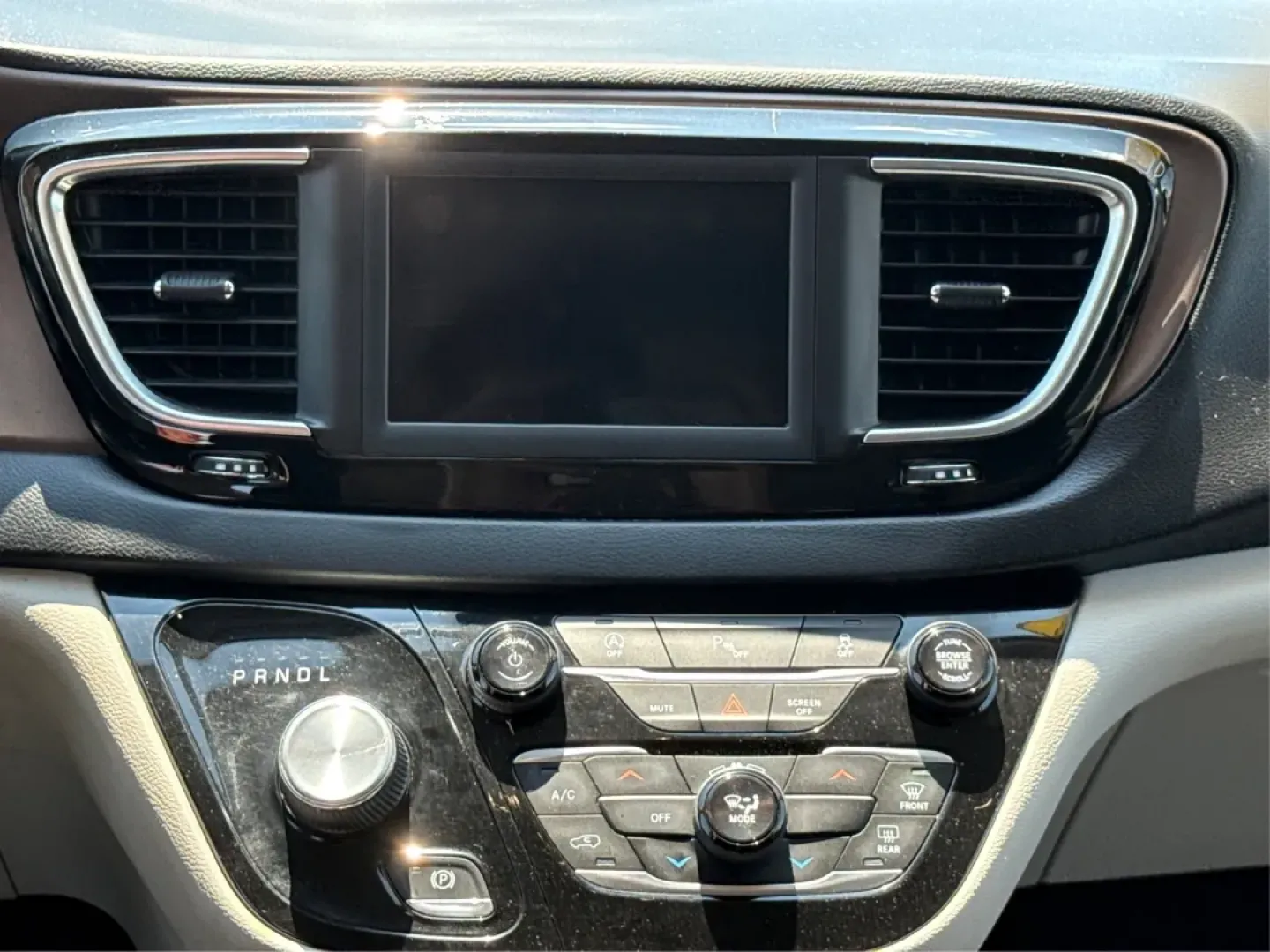 2018 Chrysler Pacifica Touring (2C4RC1DG2JR) with an 3.6L V-6 DOHC engine, located at 1951 S Dayton Lakeview Rd., New Carlisle, OH, 45344, (937) 908-9800, 39.890999, -84.050255 - Discover the ultimate family vehicle that perfectly balances comfort, space, and versatility-the 2018 Chrysler Pacifica Touring. Ideal for growing families and those who crave adventure, this passenger van is ready to take you on unforgettable road trips or to simply navigate the daily grind in styl - Photo#13