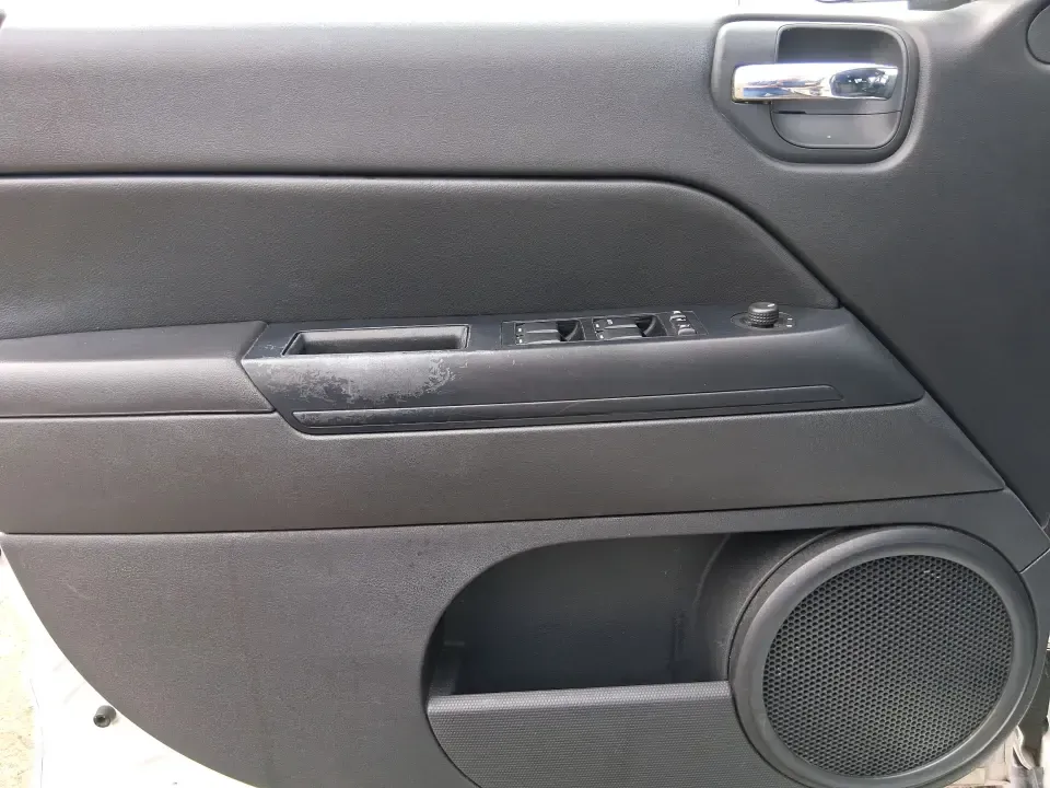 2014 Jeep Compass Sport (1C4NJDBB4ED) with an 2.4L I-4 DOHC engine, Automatic transmission, located at 1230 East Main St, Xenia, OH, 45385, (937) 908-9800, 39.688026, -83.910172 - **Experience Adventure with the 2014 Jeep Compass Sport at Advantage Car and Credit Xenia!** <br /> <br /> Are you ready to embrace the open road with a vehicle that combines comfort, capability, and style? The 2014 Jeep Compass Sport, available at Advantage Car and Credit in Xenia, Ohio, is the pe - Photo#17