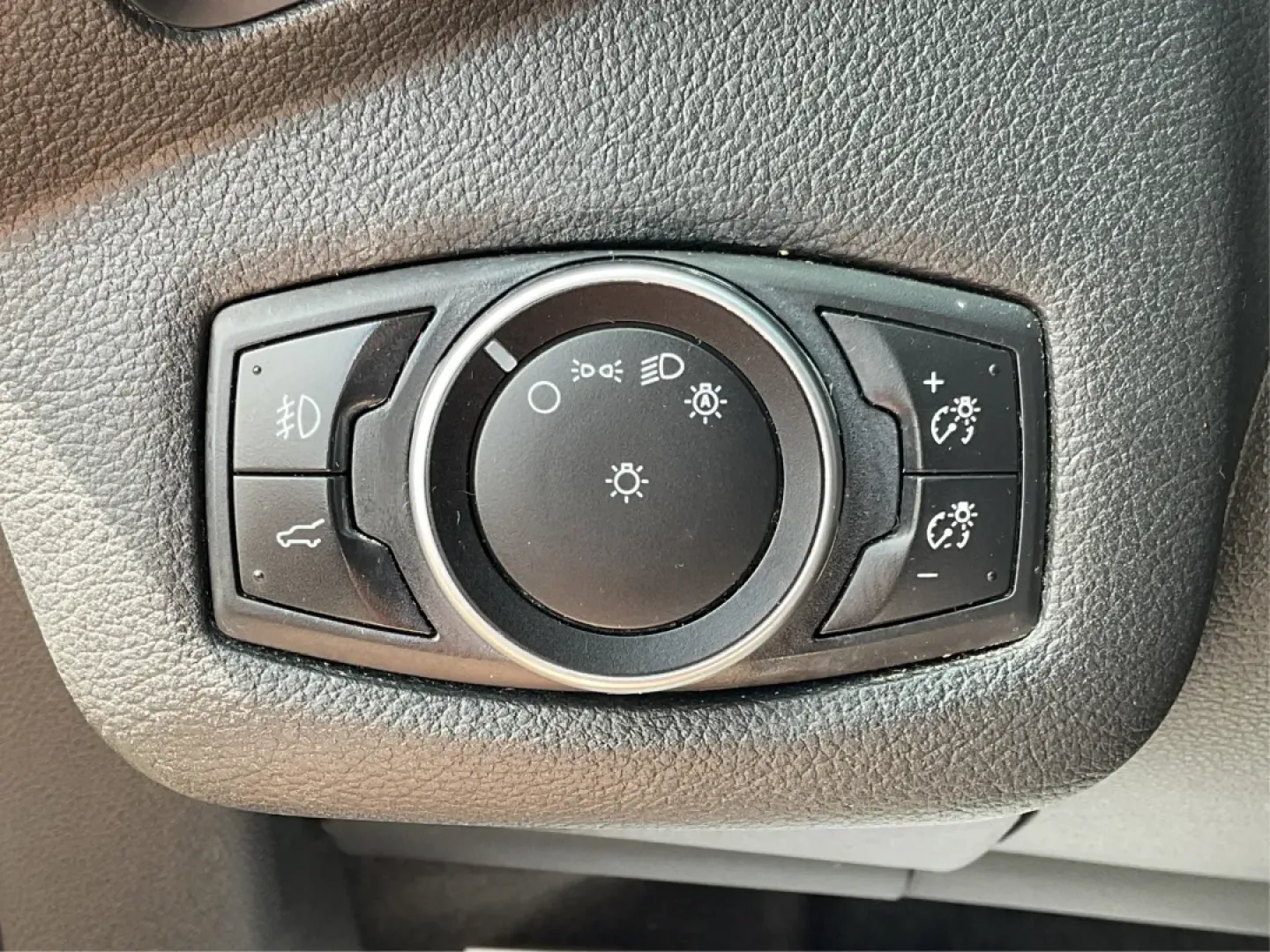 2017 Ford Escape SE (1FMCU0GD7HU) with an Other engine, located at 1951 S Dayton Lakeview Rd., New Carlisle, OH, 45344, (937) 908-9800, 39.890999, -84.050255 - **Experience Life on the Move with the 2017 Ford Escape SE at Advantage Car and Credit - Troy!**<br /> <br /> Are you ready to elevate your lifestyle with a versatile SUV that's perfect for family outings and weekend adventures? Look no further than the 2017 Ford Escape SE, available at Advantage Ca - Photo#17