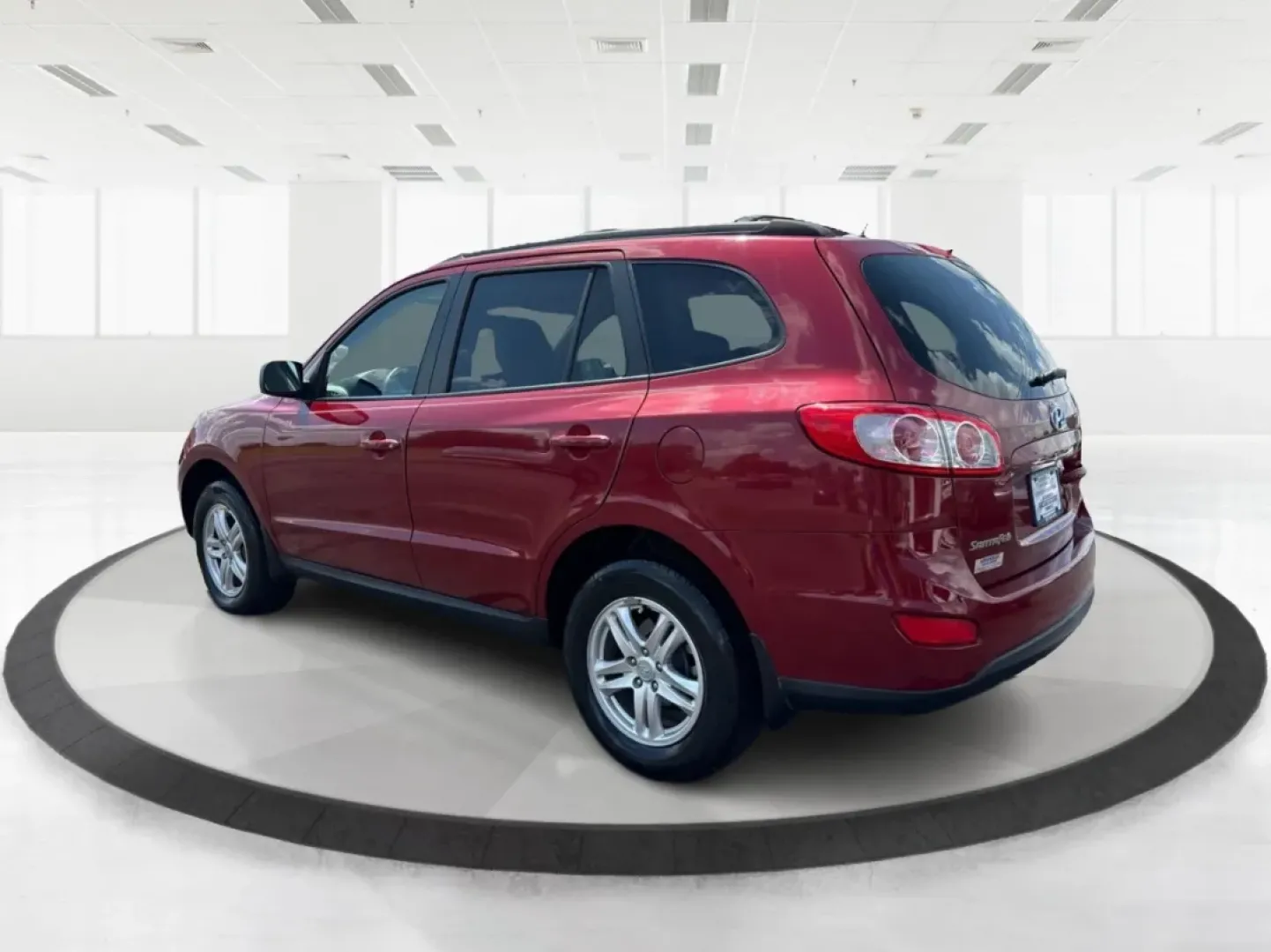 2012 Hyundai Santa Fe GLS (5XYZGDAB0CG) with an 2.4L I-4 DOHC engine, located at 4508 South Dixie Dr, Moraine, OH, 45439, (937) 908-9800, 39.689976, -84.218452 - Embark on your next adventure with the perfect blend of style, comfort, and reliability - the 2012 Hyundai Santa Fe GLS. This versatile SUV is ideal for families, commuters, and weekend warriors alike. Whether you're navigating the bustling streets of Moraine, OH, or exploring nearby attractions lik - Photo#4