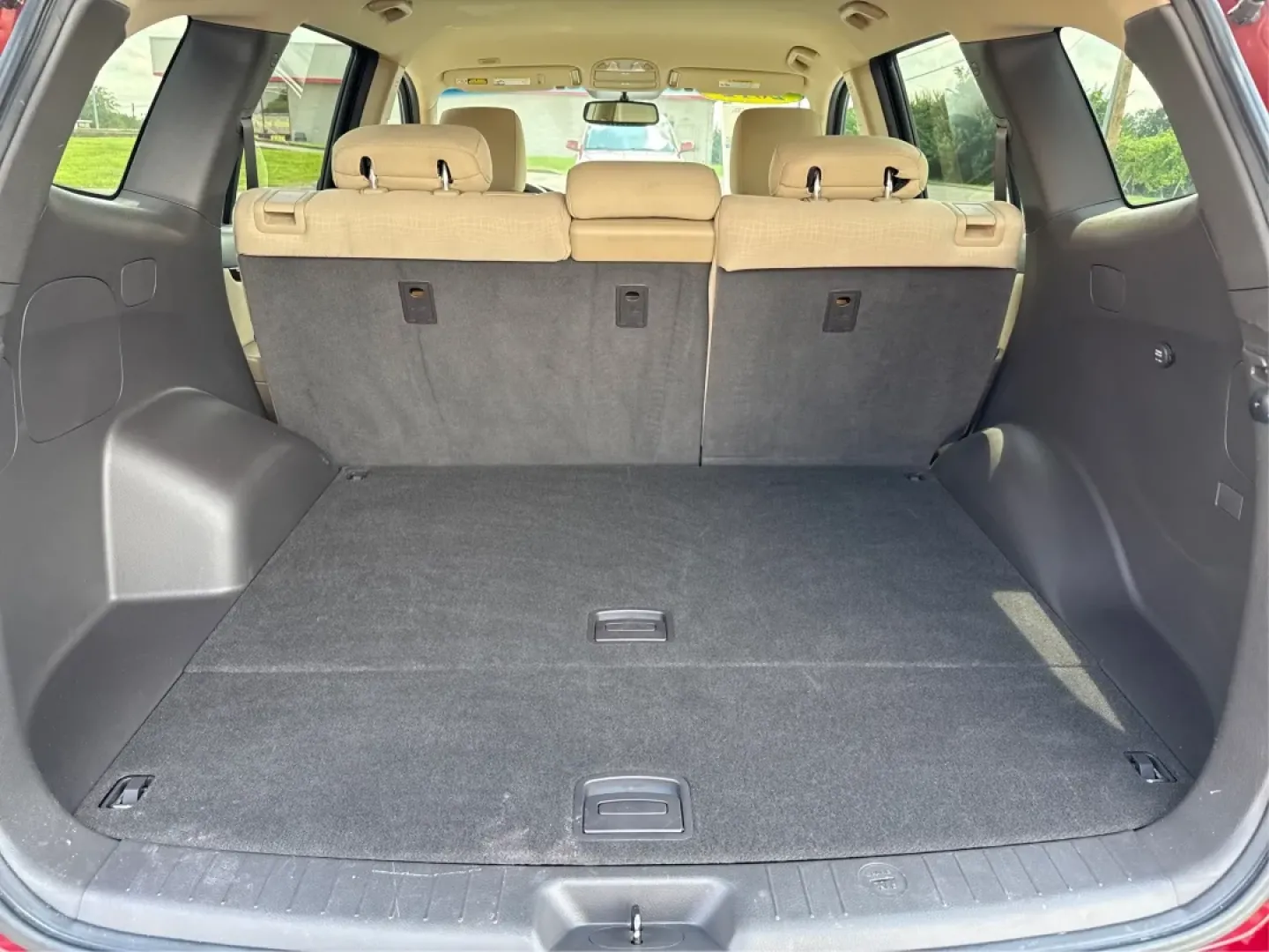 2012 Hyundai Santa Fe GLS (5XYZGDAB0CG) with an 2.4L I-4 DOHC engine, located at 4508 South Dixie Dr, Moraine, OH, 45439, (937) 908-9800, 39.689976, -84.218452 - Embark on your next adventure with the perfect blend of style, comfort, and reliability - the 2012 Hyundai Santa Fe GLS. This versatile SUV is ideal for families, commuters, and weekend warriors alike. Whether you're navigating the bustling streets of Moraine, OH, or exploring nearby attractions lik - Photo#12