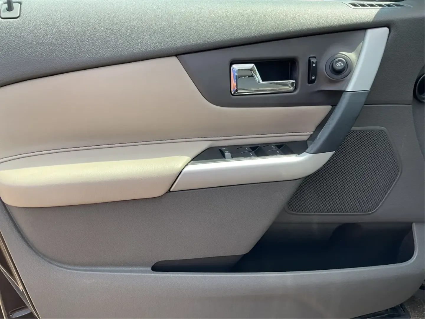 2013 Ford Edge SEL (2FMDK3JC0DB) with an Other engine, located at 1184 Kauffman Ave, Fairborn, OH, 45324, (937) 908-9800, 39.807072, -84.030914 - **Explore New Horizons with the 2013 Ford Edge SEL Your Adventure Awaits!**<br /> <br /> Are you ready to elevate your daily commute or embark on weekend adventures with friends and family? The 2013 Ford Edge SEL is the versatile SUV that perfectly balances style, comfort, and capability, making it - Photo#19