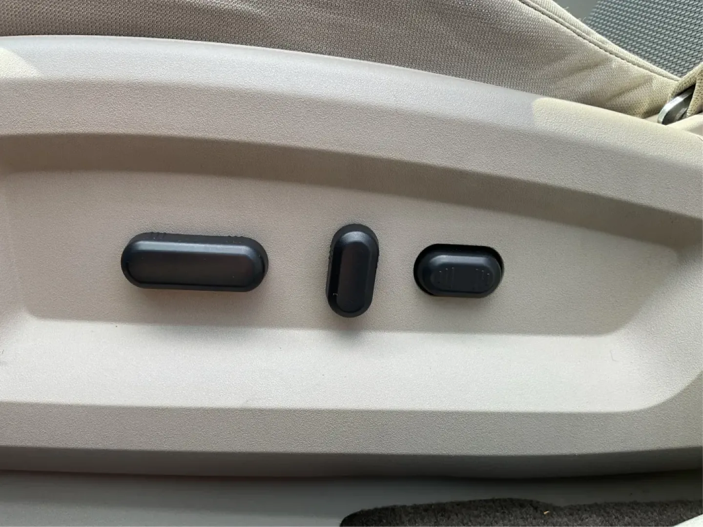 2013 Ford Edge SEL (2FMDK3JC0DB) with an Other engine, located at 401 Woodman Dr, Riverside, OH, 45431, (937) 908-9800, 39.760899, -84.123421 - **Explore New Horizons with the 2013 Ford Edge SEL Your Adventure Awaits!**<br /> <br /> Are you ready to elevate your daily commute or embark on weekend adventures with friends and family? The 2013 Ford Edge SEL is the versatile SUV that perfectly balances style, comfort, and capability, making it - Photo#18