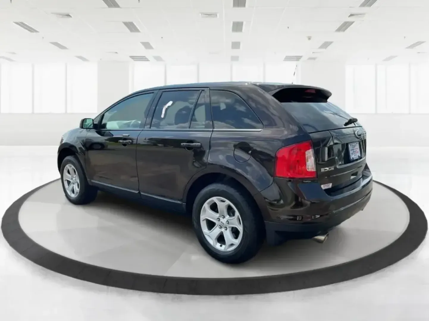 2013 Ford Edge SEL (2FMDK3JC0DB) with an 3.5L V6 DOHC 24V engine, 6-Speed Automatic transmission, located at 880 E. National Road, Vandalia, OH, 45377, (937) 908-9800, 39.891918, -84.183594 - **Explore New Horizons with the 2013 Ford Edge SEL Your Adventure Awaits!**<br /> <br /> Are you ready to elevate your daily commute or embark on weekend adventures with friends and family? The 2013 Ford Edge SEL is the versatile SUV that perfectly balances style, comfort, and capability, making it - Photo#4