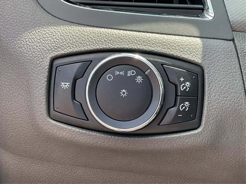 2013 Ford Edge SEL (2FMDK3JC0DB) with an 3.5L V6 DOHC 24V engine, 6-Speed Automatic transmission, located at 880 E. National Road, Vandalia, OH, 45377, (937) 908-9800, 39.891918, -84.183594 - **Explore New Horizons with the 2013 Ford Edge SEL Your Adventure Awaits!**<br /> <br /> Are you ready to elevate your daily commute or embark on weekend adventures with friends and family? The 2013 Ford Edge SEL is the versatile SUV that perfectly balances style, comfort, and capability, making it - Photo#17