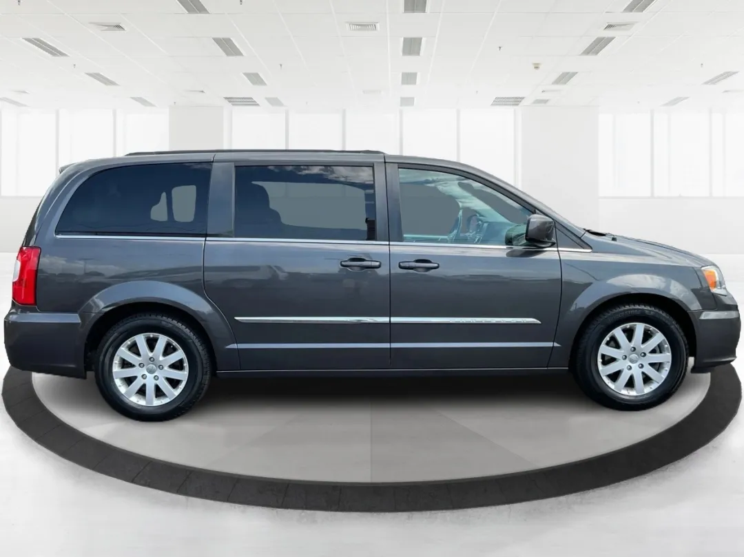 photo of 2016 Chrysler Town  and  Country Touring