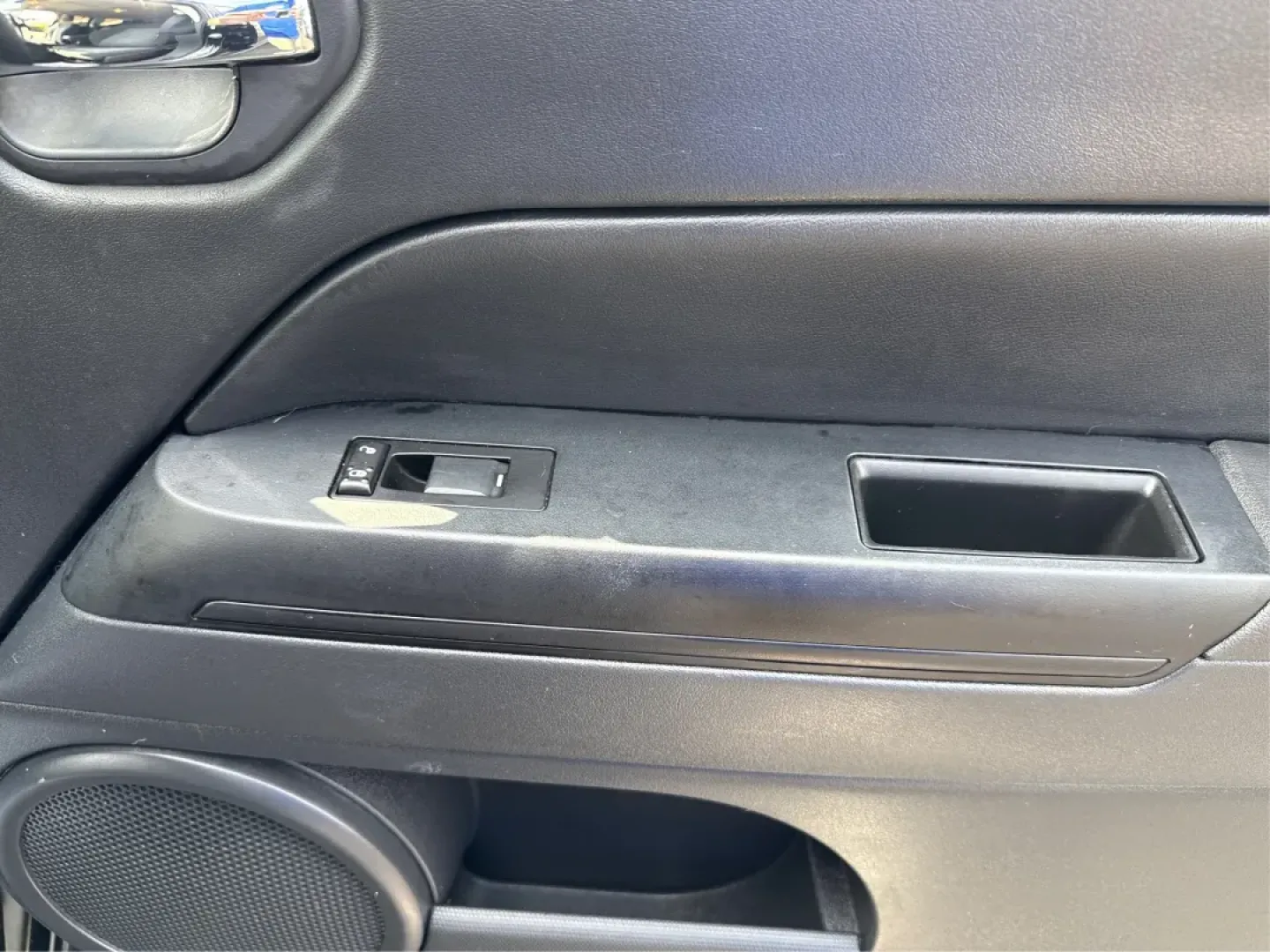 2016 Jeep Compass Sport (1C4NJDBB5GD) with an 2.4L I-4 DOHC engine, located at 1230 East Main St, Xenia, OH, 45385, (937) 908-9800, 39.688026, -83.910172 - **Adventure Awaits with this 2016 Jeep Compass Sport Perfect for Weekend Getaways!**<br /> <br /> Are you looking for a vehicle that combines style, functionality, and reliability for your next adventure? Look no further than this 2016 Jeep Compass Sport, available now at Advantage Car and Credit i - Photo#20