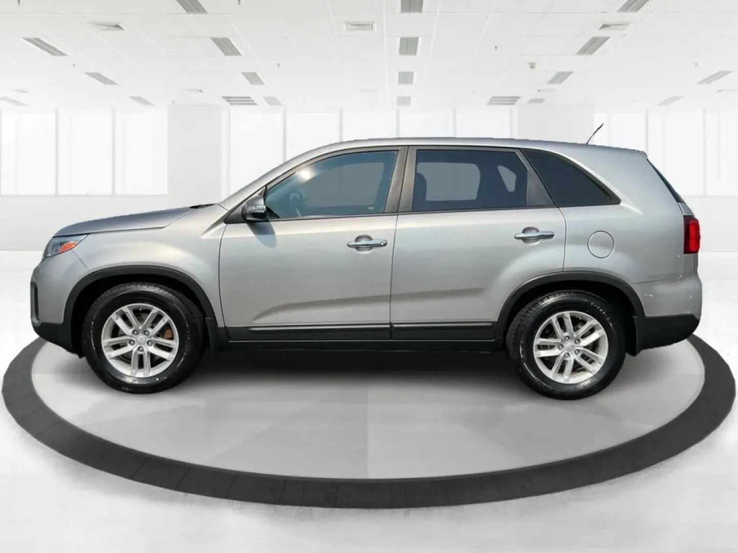 2014 Kia Sorento LX (5XYKT3A66EG) with an 2.4L I-4 gasoline direct injection engine, located at 1951 S Dayton Lakeview Rd., New Carlisle, OH, 45344, (937) 908-9800, 39.890999, -84.050255 - Discover the joy of family adventures with the 2014 Kia Sorento LX, now available at Advantage Car and Credit in New Carlisle, OH. This spacious SUV is perfect for growing families or anyone who loves weekend getaways. With a versatile interior and advanced features, the Sorento is designed for comf - Photo#5