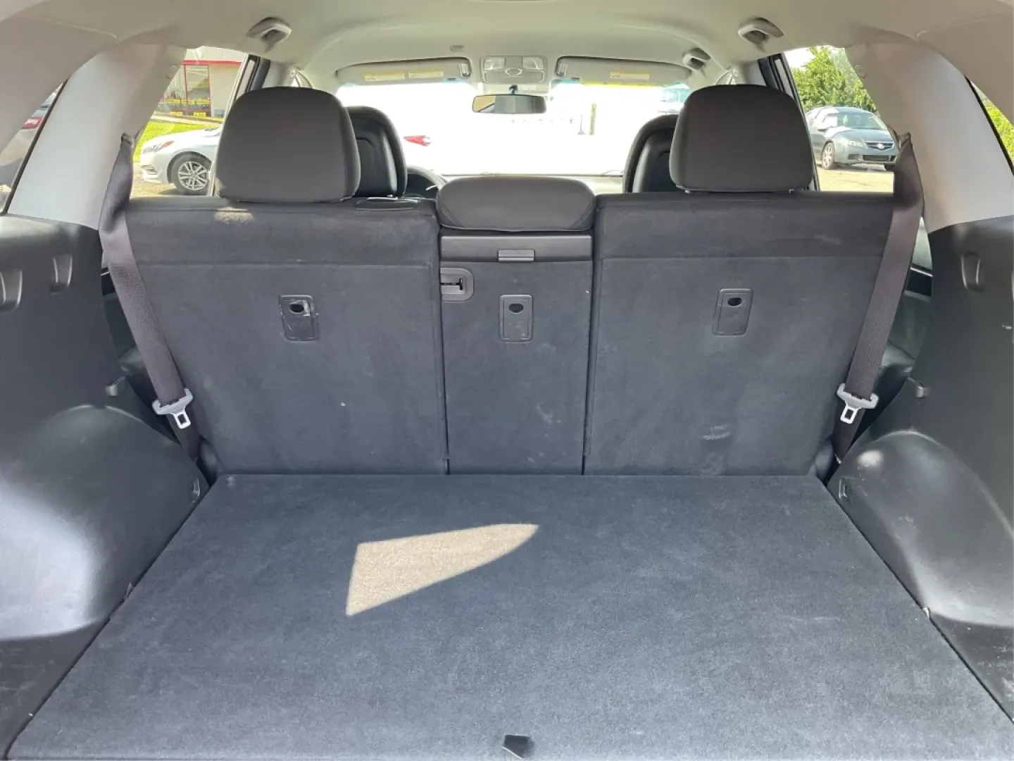 2014 Kia Sorento LX (5XYKT3A66EG) with an 2.4L I-4 gasoline direct injection engine, located at 1951 S Dayton Lakeview Rd., New Carlisle, OH, 45344, (937) 908-9800, 39.890999, -84.050255 - Discover the joy of family adventures with the 2014 Kia Sorento LX, now available at Advantage Car and Credit in New Carlisle, OH. This spacious SUV is perfect for growing families or anyone who loves weekend getaways. With a versatile interior and advanced features, the Sorento is designed for comf - Photo#12