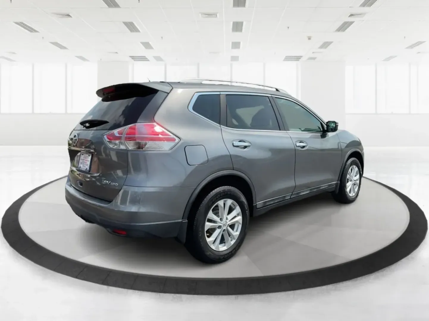 2015 Nissan Rogue SV (5N1AT2MV3FC) with an 2.5L I-4 DOHC engine, located at 1230 East Main St, Xenia, OH, 45385, (937) 908-9800, 39.688026, -83.910172 - Experience adventure and comfort on the road with this 2015 Nissan Rogue SV, available now at **Advantage Car and Credit - Xenia**! Whether you're embarking on a weekend getaway or navigating the hustle and bustle of daily commutes, this versatile SUV is designed to meet your lifestyle needs. With i - Photo#2