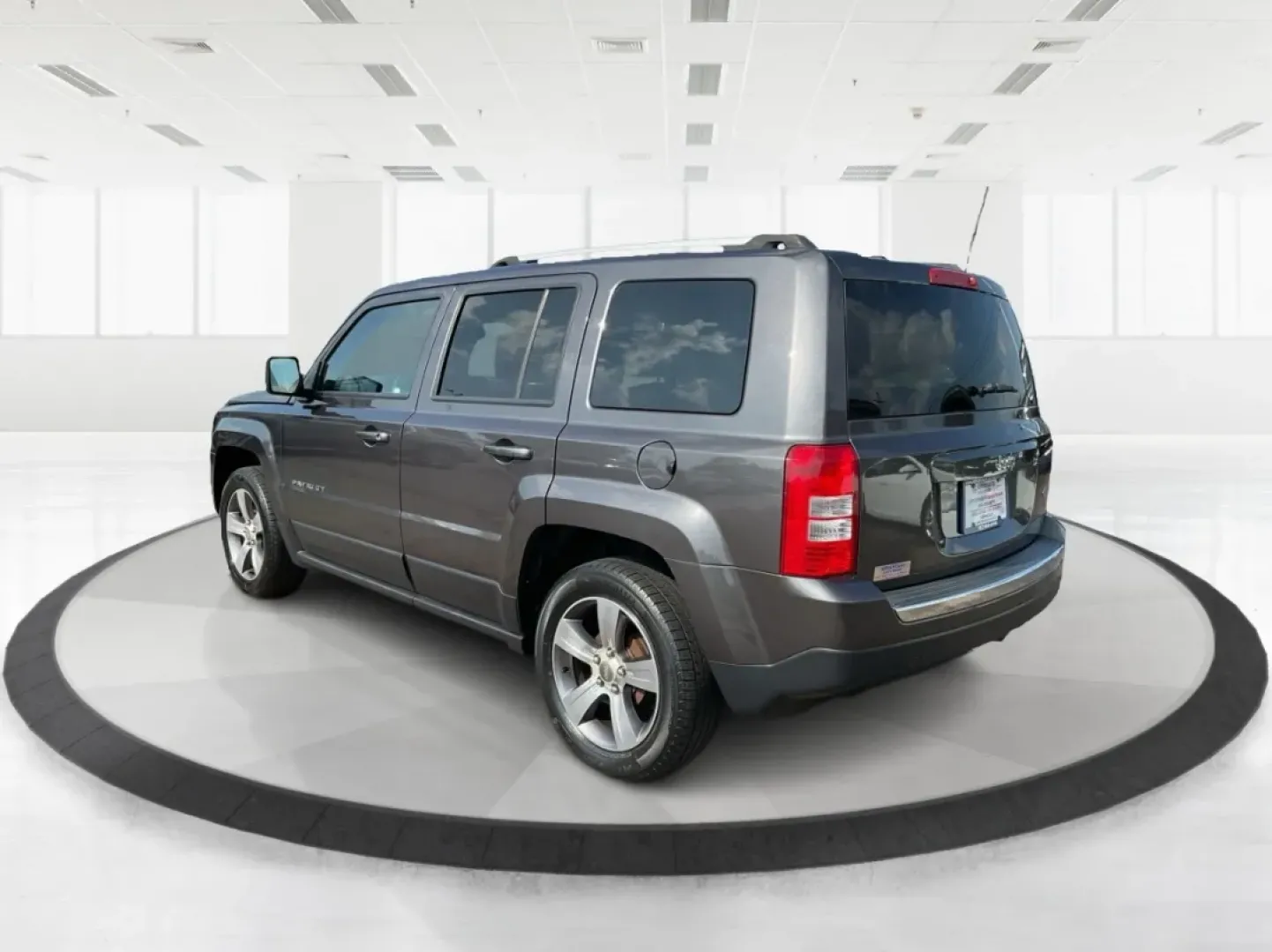 2017 Jeep Patriot High Altitude FWD (1C4NJPFA4HD) with an 2L I-4 DOHC engine, located at 4508 South Dixie Dr, Moraine, OH, 45439, (937) 908-9800, 39.689976, -84.218452 - **Adventure Awaits in the 2017 Jeep Patriot High Altitude FWD Perfect for Your Next Journey!**<br /> <br /> Are you ready to take on your next adventure? Whether you're navigating through city traffic in Fairborn or exploring the scenic routes of Ohio, the 2017 Jeep Patriot High Altitude FWD is the - Photo#4