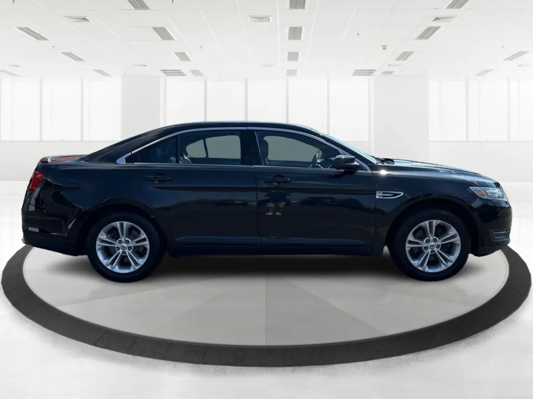 photo of 2013 Ford Taurus SEL