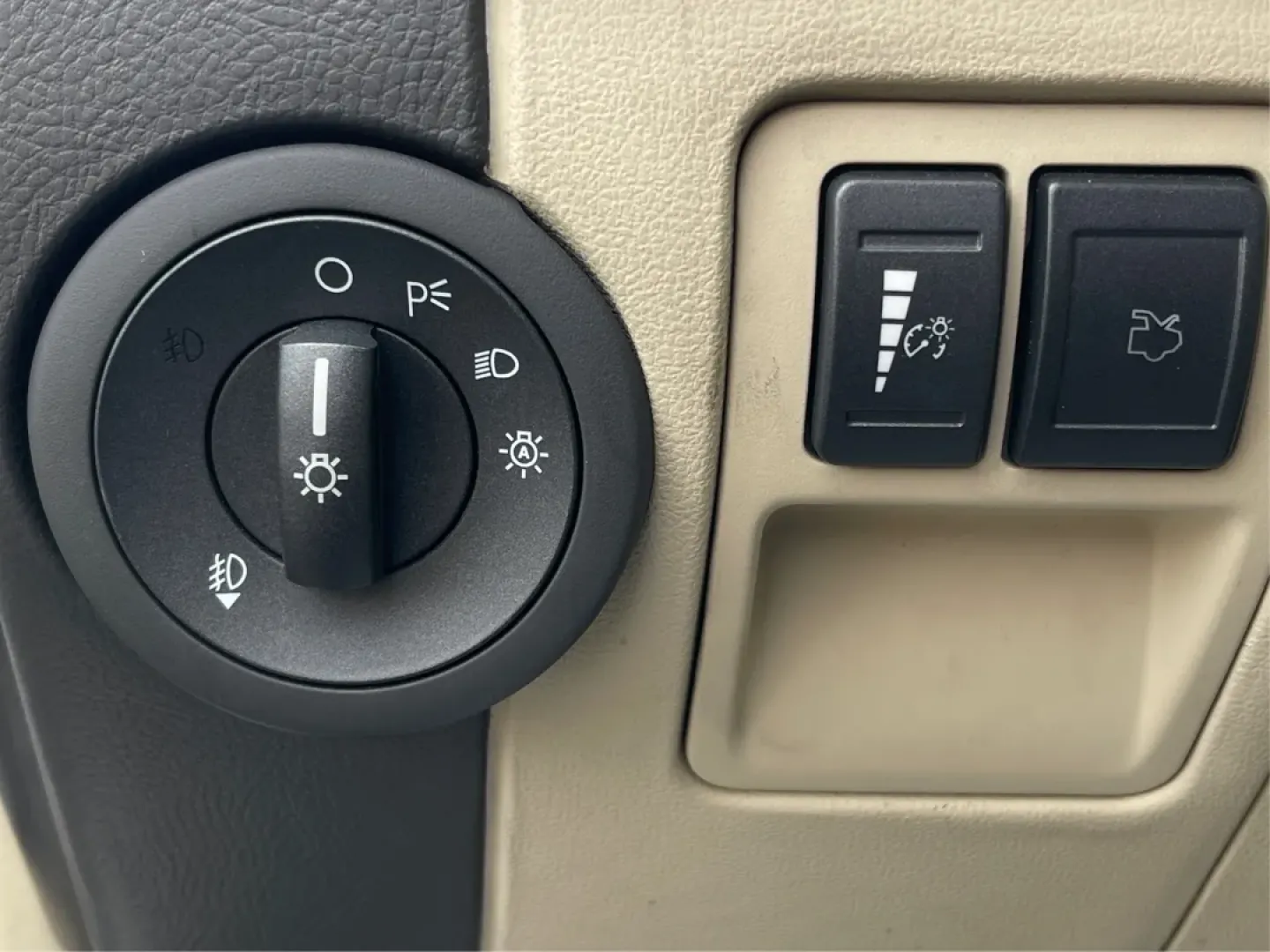 2012 Lincoln MKZ Base (3LNHL2JC1CR) with an Other engine, located at 1230 East Main St, Xenia, OH, 45385, (937) 908-9800, 39.688026, -83.910172 - **Discover Luxury and Comfort with the 2012 Lincoln MKZ at Advantage Car and Credit!**<br /> <br /> Imagine gliding through the streets of Fairborn, OH in a stylish and comfortable sedan that's perfect for your daily commute or weekend adventures. The 2012 Lincoln MKZ is more than just a car; it's a - Photo#17