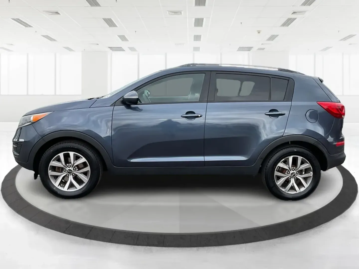 2014 Kia Sportage LX (KNDPBCAC3E7) with an 2.4L I-4 gasoline direct injection engine, located at 1184 Kauffman Ave, Fairborn, OH, 45324, (937) 908-9800, 39.807072, -84.030914 - **Adventure Awaits: Explore the 2014 Kia Sportage LX at Advantage Car and Credit!**<br /> <br /> Are you ready to embrace the open road and create unforgettable memories? The 2014 Kia Sportage LX is your ticket to adventure, perfect for weekend getaways, family trips, or daily commuting around Fairb - Photo#5