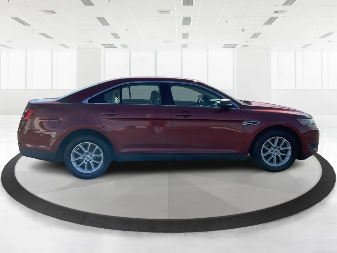 photo of 2014 Ford Taurus SE