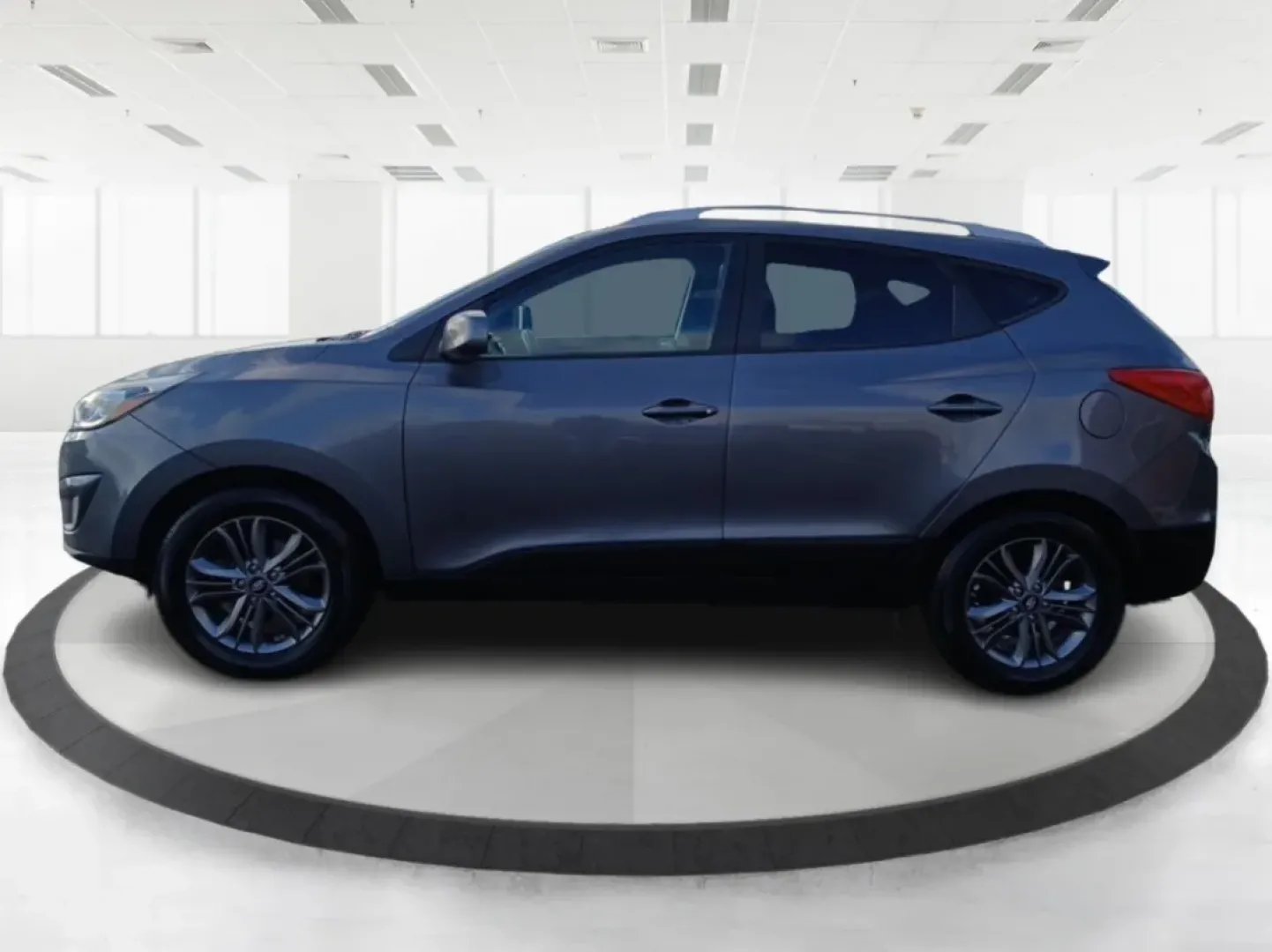 2014 Hyundai Tucson GLS AWD (KM8JUCAG3EU) with an 2.4L L4 DOHC 16V engine, 6-Speed Automatic transmission, located at 1230 East Main St, Xenia, OH, 45385, (937) 908-9800, 39.688026, -83.910172 - **Explore the Great Outdoors with the 2014 Hyundai Tucson GLS AWD! Perfect for Weekend Adventures!**<br /> <br /> If you're ready to embrace life's adventures, the 2014 Hyundai Tucson GLS AWD is the SUV you need. Whether you're planning a weekend camping trip, daily commutes around Fairborn, or shut - Photo#5