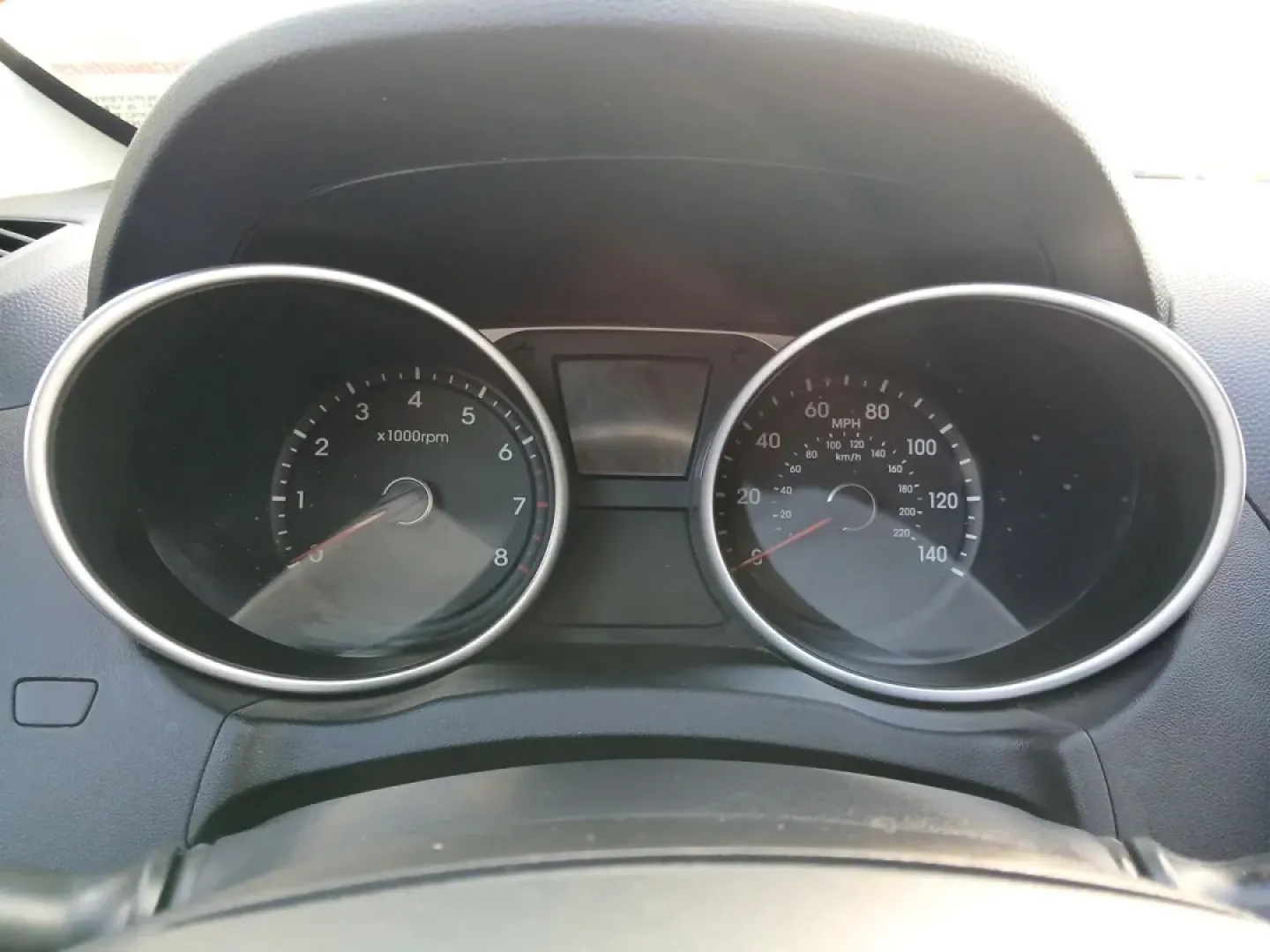 2014 Hyundai Tucson GLS AWD (KM8JUCAG3EU) with an 2.4L L4 DOHC 16V engine, 6-Speed Automatic transmission, located at 1230 East Main St, Xenia, OH, 45385, (937) 908-9800, 39.688026, -83.910172 - **Explore the Great Outdoors with the 2014 Hyundai Tucson GLS AWD! Perfect for Weekend Adventures!**<br /> <br /> If you're ready to embrace life's adventures, the 2014 Hyundai Tucson GLS AWD is the SUV you need. Whether you're planning a weekend camping trip, daily commutes around Fairborn, or shut - Photo#15