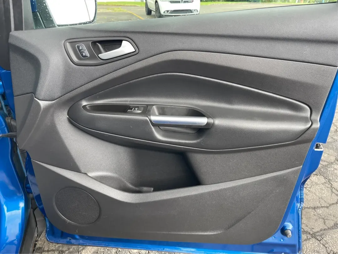 2017 Ford Escape SE (1FMCU0GD5HU) with an Other engine, located at 1184 Kauffman Ave, Fairborn, OH, 45324, (937) 908-9800, 39.807072, -84.030914 - **Adventure Awaits in This 2017 Ford Escape SE Perfect for Your Ohio Lifestyle!**<br /> <br /> Are you ready to embrace the open road? Whether you're commuting to work, taking the kids to soccer practice, or planning a weekend getaway to nearby attractions like the National Museum of the U.S. Air F - Photo#19