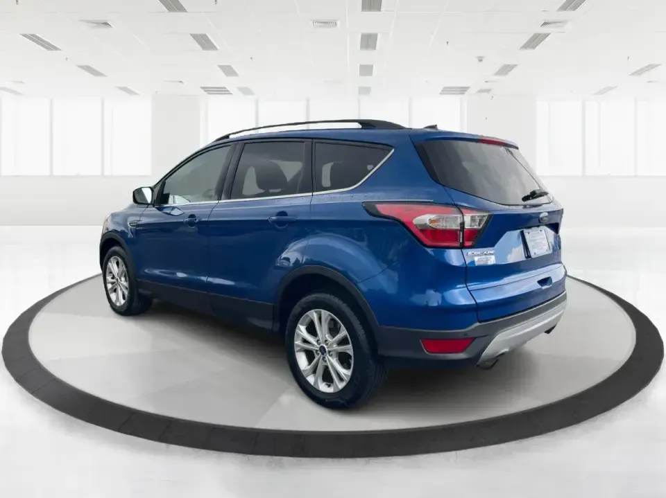 2017 Ford Escape SE (1FMCU0GD5HU) with an 1.5L L4 DOHC 16V engine, 6A transmission, located at 4508 South Dixie Dr, Moraine, OH, 45439, (937) 908-9800, 39.689976, -84.218452 - **Adventure Awaits in This 2017 Ford Escape SE Perfect for Your Ohio Lifestyle!**<br /> <br /> Are you ready to embrace the open road? Whether you're commuting to work, taking the kids to soccer practice, or planning a weekend getaway to nearby attractions like the National Museum of the U.S. Air F - Photo#4