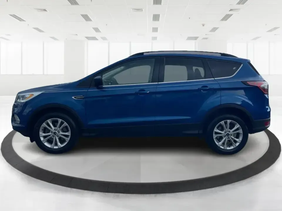 2017 Ford Escape SE (1FMCU0GD5HU) with an 1.5L L4 DOHC 16V engine, 6A transmission, located at 4508 South Dixie Dr, Moraine, OH, 45439, (937) 908-9800, 39.689976, -84.218452 - **Adventure Awaits in This 2017 Ford Escape SE Perfect for Your Ohio Lifestyle!**<br /> <br /> Are you ready to embrace the open road? Whether you're commuting to work, taking the kids to soccer practice, or planning a weekend getaway to nearby attractions like the National Museum of the U.S. Air F - Photo#5