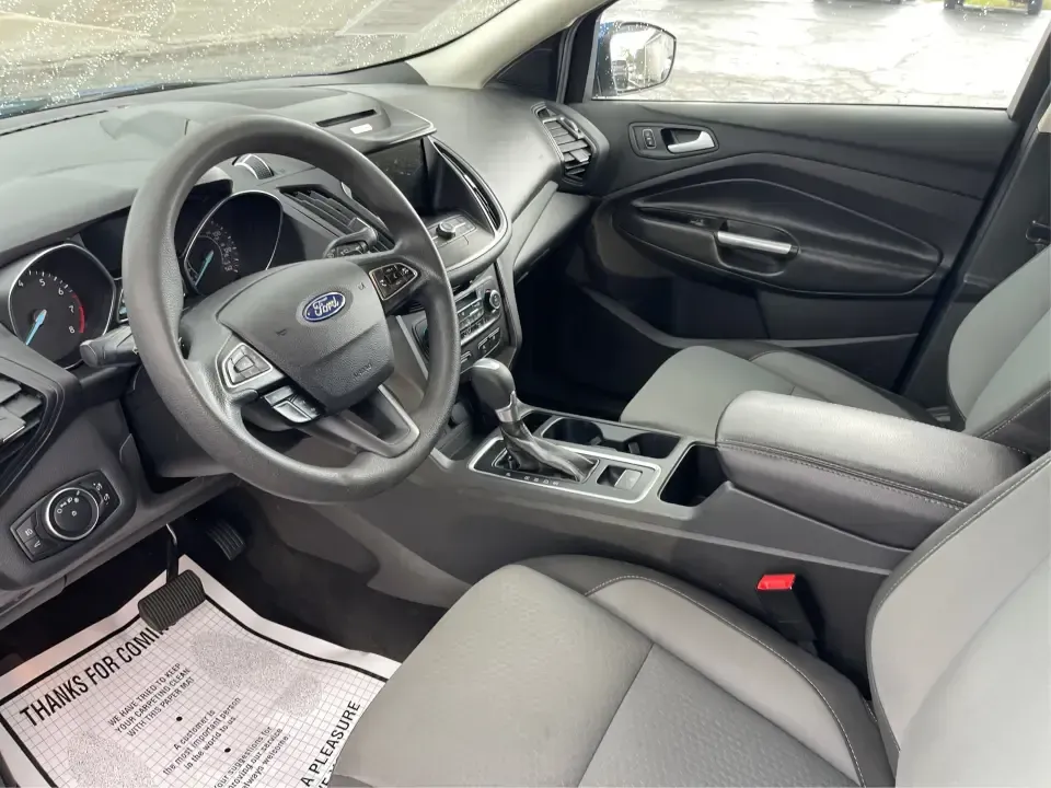 2017 Ford Escape SE (1FMCU0GD5HU) with an 1.5L L4 DOHC 16V engine, 6A transmission, located at 4508 South Dixie Dr, Moraine, OH, 45439, (937) 908-9800, 39.689976, -84.218452 - **Adventure Awaits in This 2017 Ford Escape SE Perfect for Your Ohio Lifestyle!**<br /> <br /> Are you ready to embrace the open road? Whether you're commuting to work, taking the kids to soccer practice, or planning a weekend getaway to nearby attractions like the National Museum of the U.S. Air F - Photo#9