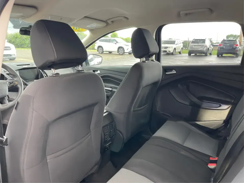 2017 Ford Escape SE (1FMCU0GD5HU) with an 1.5L L4 DOHC 16V engine, 6A transmission, located at 4508 South Dixie Dr, Moraine, OH, 45439, (937) 908-9800, 39.689976, -84.218452 - **Adventure Awaits in This 2017 Ford Escape SE Perfect for Your Ohio Lifestyle!**<br /> <br /> Are you ready to embrace the open road? Whether you're commuting to work, taking the kids to soccer practice, or planning a weekend getaway to nearby attractions like the National Museum of the U.S. Air F - Photo#10