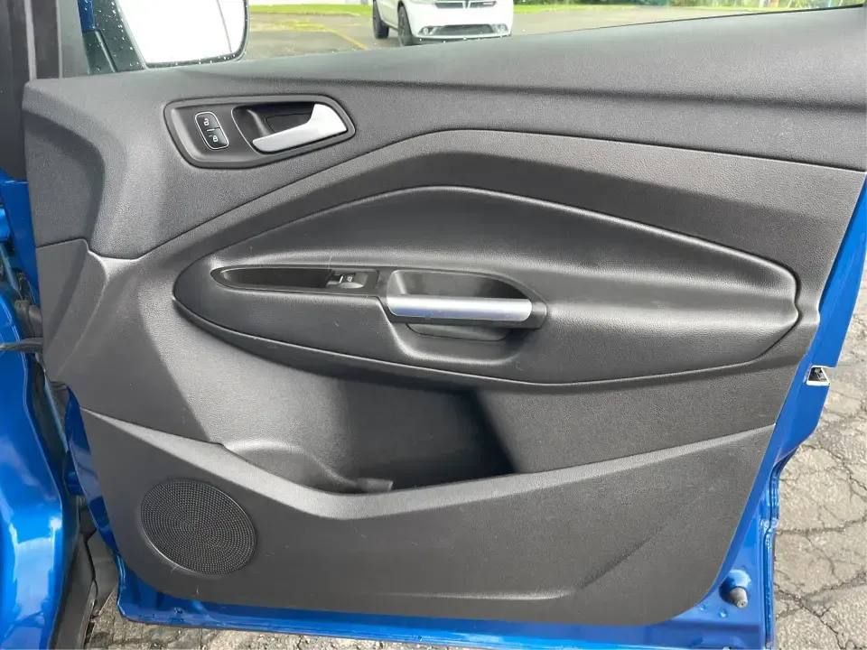 2017 Ford Escape SE (1FMCU0GD5HU) with an 1.5L L4 DOHC 16V engine, 6A transmission, located at 4508 South Dixie Dr, Moraine, OH, 45439, (937) 908-9800, 39.689976, -84.218452 - **Adventure Awaits in This 2017 Ford Escape SE Perfect for Your Ohio Lifestyle!**<br /> <br /> Are you ready to embrace the open road? Whether you're commuting to work, taking the kids to soccer practice, or planning a weekend getaway to nearby attractions like the National Museum of the U.S. Air F - Photo#20