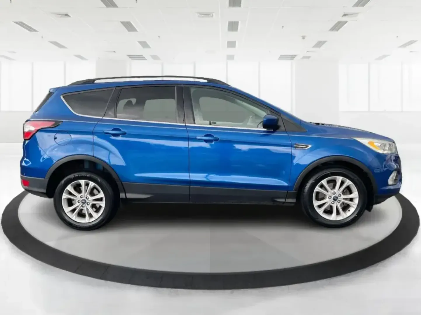 2017 Ford Escape SE (1FMCU0GD5HU) with an 1.5L L4 DOHC 16V engine, 6A transmission, located at 1184 Kauffman Ave, Fairborn, OH, 45324, (937) 908-9800, 39.807072, -84.030914 - **Adventure Awaits in This 2017 Ford Escape SE Perfect for Your Ohio Lifestyle!**<br /> <br /> Are you ready to embrace the open road? Whether you're commuting to work, taking the kids to soccer practice, or planning a weekend getaway to nearby attractions like the National Museum of the U.S. Air F - Photo#1