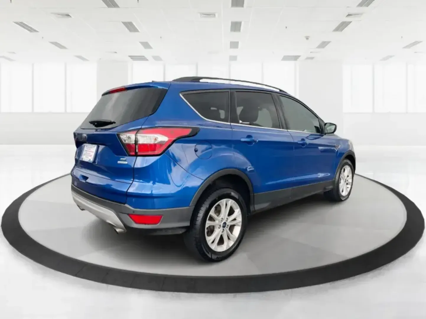 2017 Ford Escape SE (1FMCU0GD5HU) with an 1.5L L4 DOHC 16V engine, 6A transmission, located at 1184 Kauffman Ave, Fairborn, OH, 45324, (937) 908-9800, 39.807072, -84.030914 - **Adventure Awaits in This 2017 Ford Escape SE Perfect for Your Ohio Lifestyle!**<br /> <br /> Are you ready to embrace the open road? Whether you're commuting to work, taking the kids to soccer practice, or planning a weekend getaway to nearby attractions like the National Museum of the U.S. Air F - Photo#2