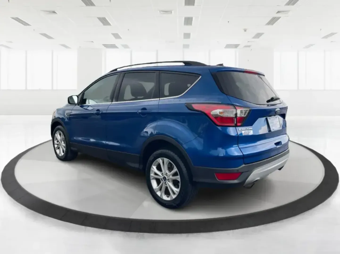 2017 Ford Escape SE (1FMCU0GD5HU) with an 1.5L L4 DOHC 16V engine, 6A transmission, located at 1184 Kauffman Ave, Fairborn, OH, 45324, (937) 908-9800, 39.807072, -84.030914 - **Adventure Awaits in This 2017 Ford Escape SE Perfect for Your Ohio Lifestyle!**<br /> <br /> Are you ready to embrace the open road? Whether you're commuting to work, taking the kids to soccer practice, or planning a weekend getaway to nearby attractions like the National Museum of the U.S. Air F - Photo#4