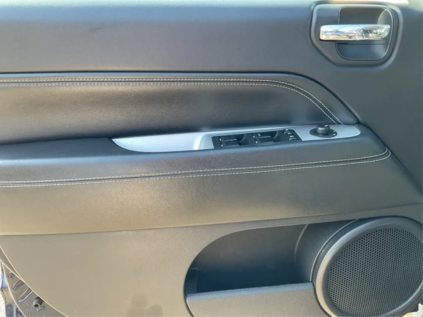 2016 Jeep Compass Latitude 4WD (1C4NJDEB7GD) with an 2.4L L4 DOHC 16V engine, 6-Speed Automatic transmission, located at 401 Woodman Dr, Riverside, OH, 45431, (937) 908-9800, 39.760899, -84.123421 - **Discover Adventure with the 2016 Jeep Compass Latitude 4WD at Advantage Car and Credit!**<br /> <br /> Are you ready to embrace your next adventure? Whether you're planning a weekend getaway, commuting to work, or navigating your family through busy city streets, the 2016 Jeep Compass Latitude 4WD - Photo#18