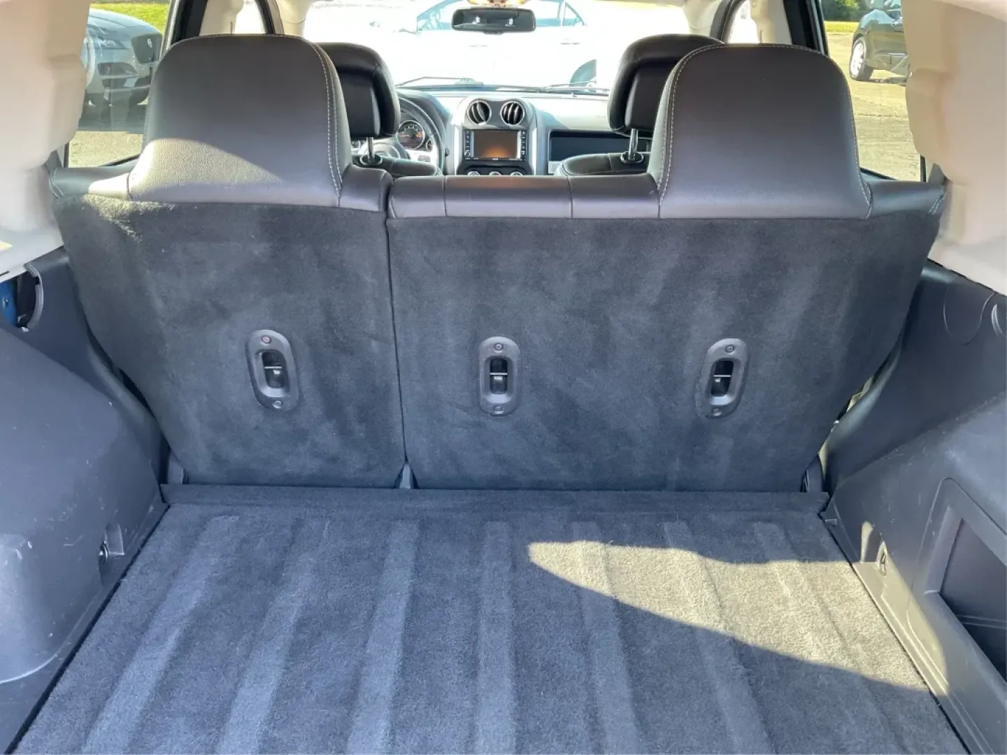 2016 Jeep Compass Latitude 4WD (1C4NJDEB7GD) with an 2.4L L4 DOHC 16V engine, 6-Speed Automatic transmission, located at 880 E. National Road, Vandalia, OH, 45377, (937) 908-9800, 39.891918, -84.183594 - **Discover Adventure with the 2016 Jeep Compass Latitude 4WD at Advantage Car and Credit!**<br /> <br /> Are you ready to embrace your next adventure? Whether you're planning a weekend getaway, commuting to work, or navigating your family through busy city streets, the 2016 Jeep Compass Latitude 4WD - Photo#12