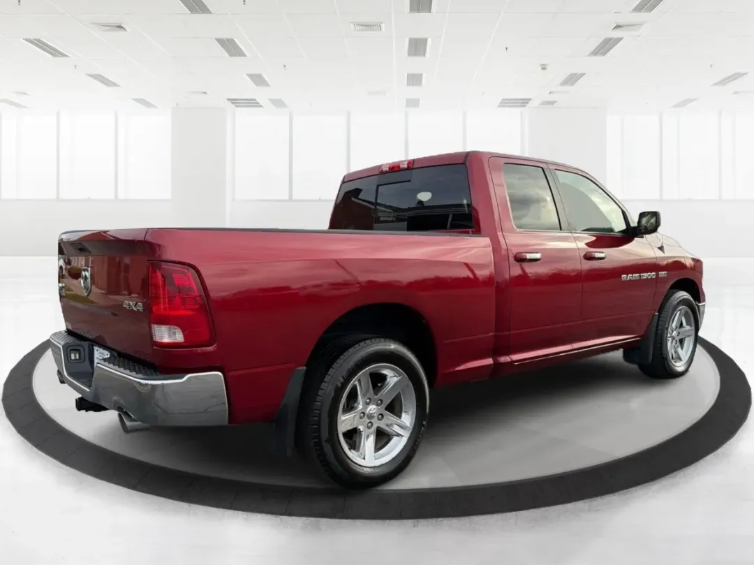 2012 Ram 1500 SLT (1C6RD7GT9CS) with an HEMI 5.7L V-8 variable valve control engine, located at 1230 East Main St, Xenia, OH, 45385, (937) 908-9800, 39.688026, -83.910172 - 2012 Ram 1500 SLT - Photo#2