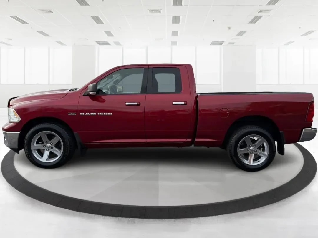 2012 Ram 1500 SLT (1C6RD7GT9CS) with an HEMI 5.7L V-8 variable valve control engine, located at 1230 East Main St, Xenia, OH, 45385, (937) 908-9800, 39.688026, -83.910172 - 2012 Ram 1500 SLT - Photo#5