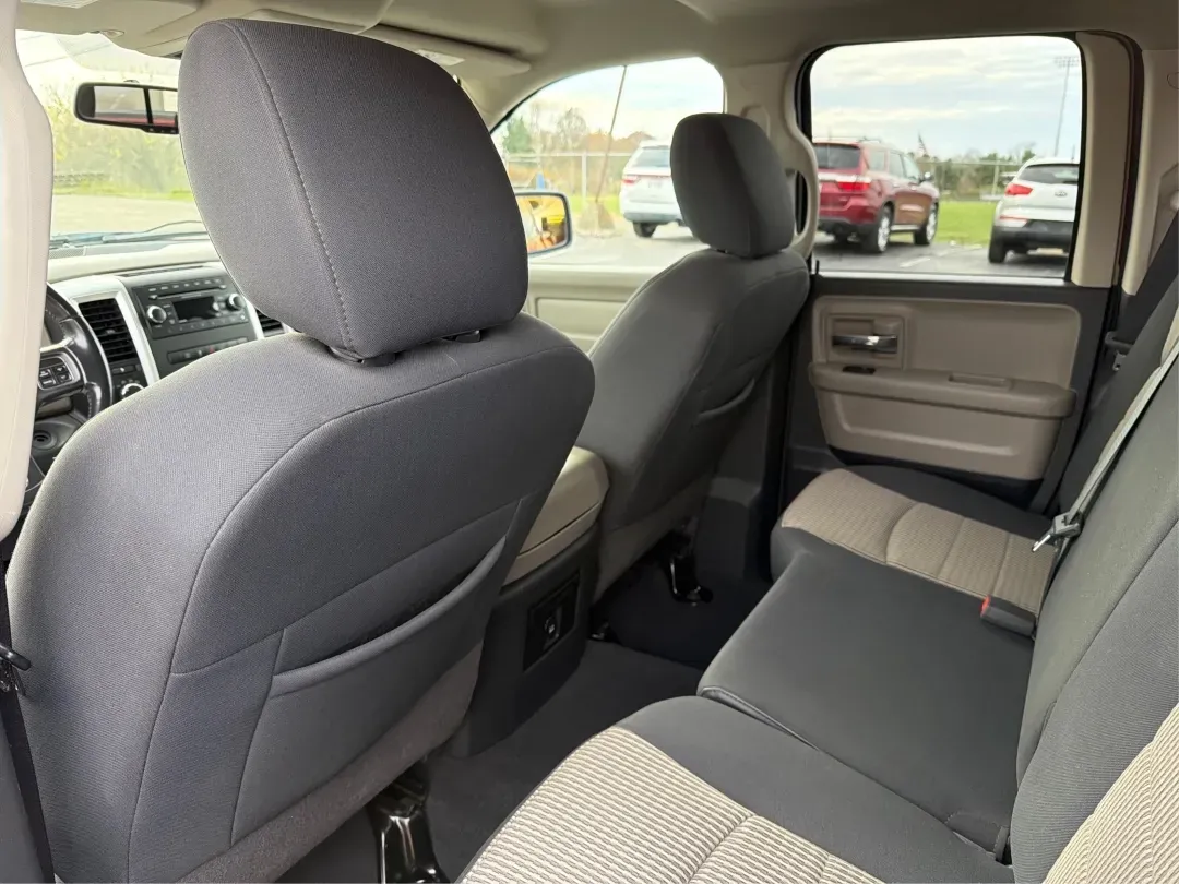 2012 Ram 1500 SLT (1C6RD7GT9CS) with an HEMI 5.7L V-8 variable valve control engine, located at 1230 East Main St, Xenia, OH, 45385, (937) 908-9800, 39.688026, -83.910172 - 2012 Ram 1500 SLT - Photo#10