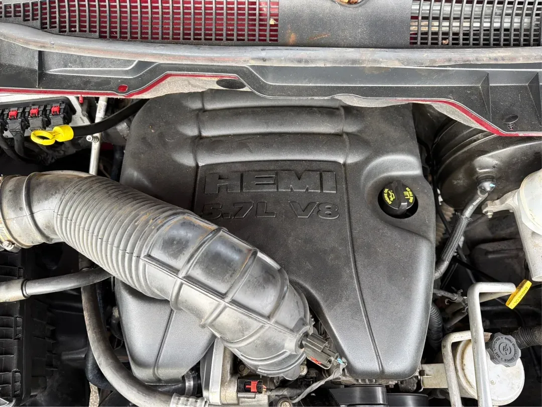 2012 Ram 1500 SLT (1C6RD7GT9CS) with an HEMI 5.7L V-8 variable valve control engine, located at 1230 East Main St, Xenia, OH, 45385, (937) 908-9800, 39.688026, -83.910172 - 2012 Ram 1500 SLT - Photo#11