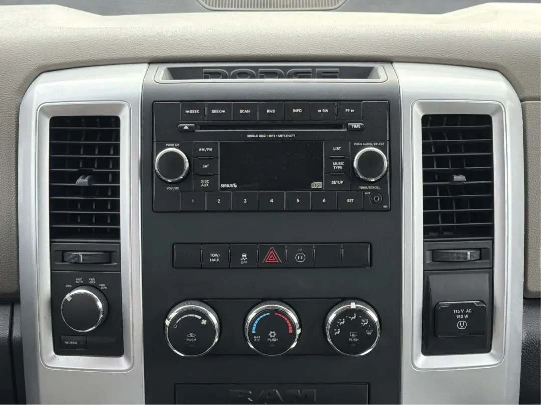 2012 Ram 1500 SLT (1C6RD7GT9CS) with an HEMI 5.7L V-8 variable valve control engine, located at 1230 East Main St, Xenia, OH, 45385, (937) 908-9800, 39.688026, -83.910172 - 2012 Ram 1500 SLT - Photo#12