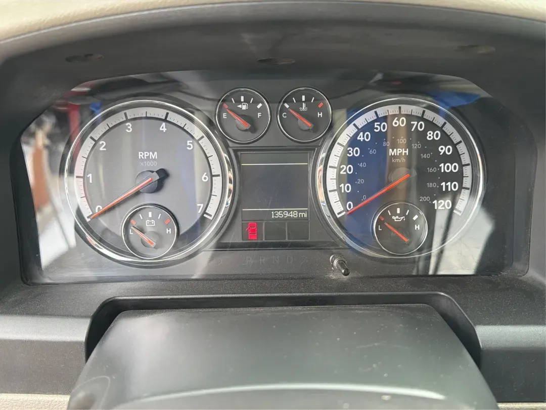 2012 Ram 1500 SLT (1C6RD7GT9CS) with an HEMI 5.7L V-8 variable valve control engine, located at 1230 East Main St, Xenia, OH, 45385, (937) 908-9800, 39.688026, -83.910172 - 2012 Ram 1500 SLT - Photo#14