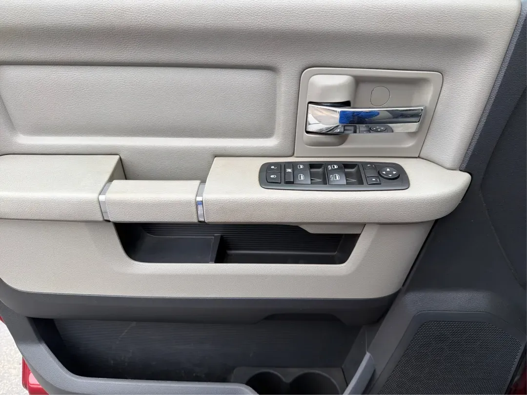 2012 Ram 1500 SLT (1C6RD7GT9CS) with an HEMI 5.7L V-8 variable valve control engine, located at 1230 East Main St, Xenia, OH, 45385, (937) 908-9800, 39.688026, -83.910172 - 2012 Ram 1500 SLT - Photo#18