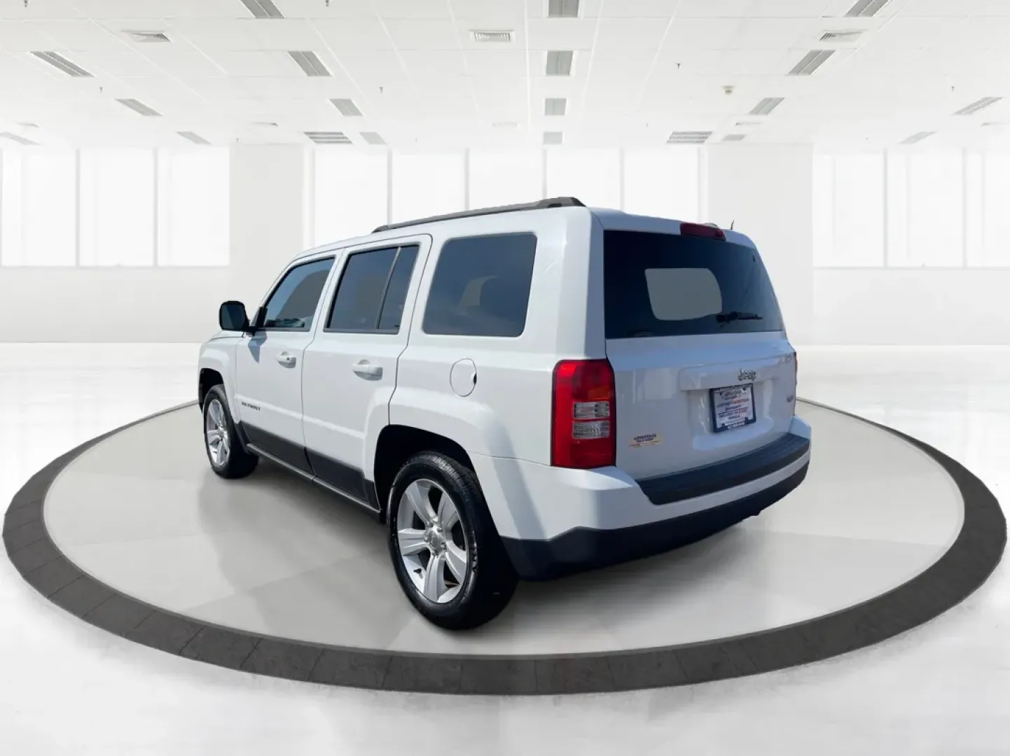 2014 Jeep Patriot Latitude (1C4NJPFB0ED) with an 2.4L I-4 DOHC engine, located at 880 E. National Road, Vandalia, OH, 45377, (937) 908-9800, 39.891918, -84.183594 - **Adventure Awaits with This 2014 Jeep Patriot Latitude! Perfect for Road Trips and Family Outings!**<br /> <br /> Explore the open road with confidence and comfort in this 2014 Jeep Patriot Latitude, now available at Advantage Car and Credit in Fairborn, OH. This SUV is the ideal companion for grow - Photo#4