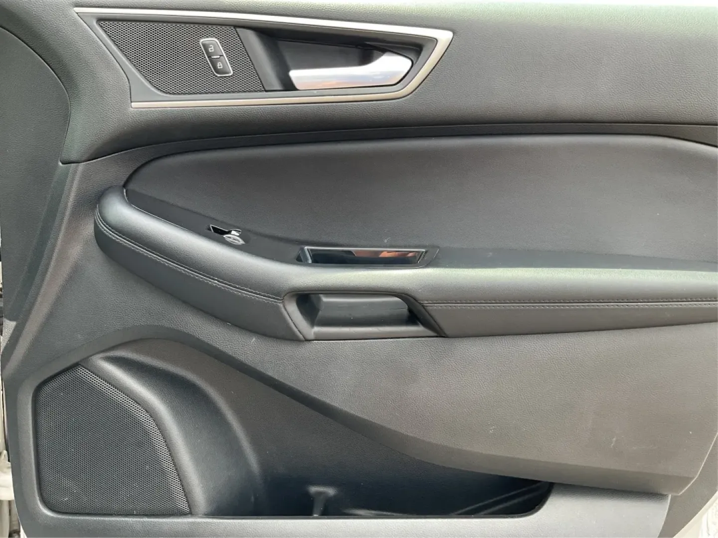 2018 Ford Edge SEL (2FMPK4J8XJB) with an 3.5L V-6 DOHC engine, located at 1184 Kauffman Ave, Fairborn, OH, 45324, (937) 908-9800, 39.807072, -84.030914 - **Explore New Adventures with the 2018 Ford Edge SEL at Advantage Car and Credit!**<br /> <br /> Are you ready to elevate your driving experience? Whether you're carting the kids to soccer practice, planning a weekend getaway, or simply commuting to work, the 2018 Ford Edge SEL offers both style and - Photo#20