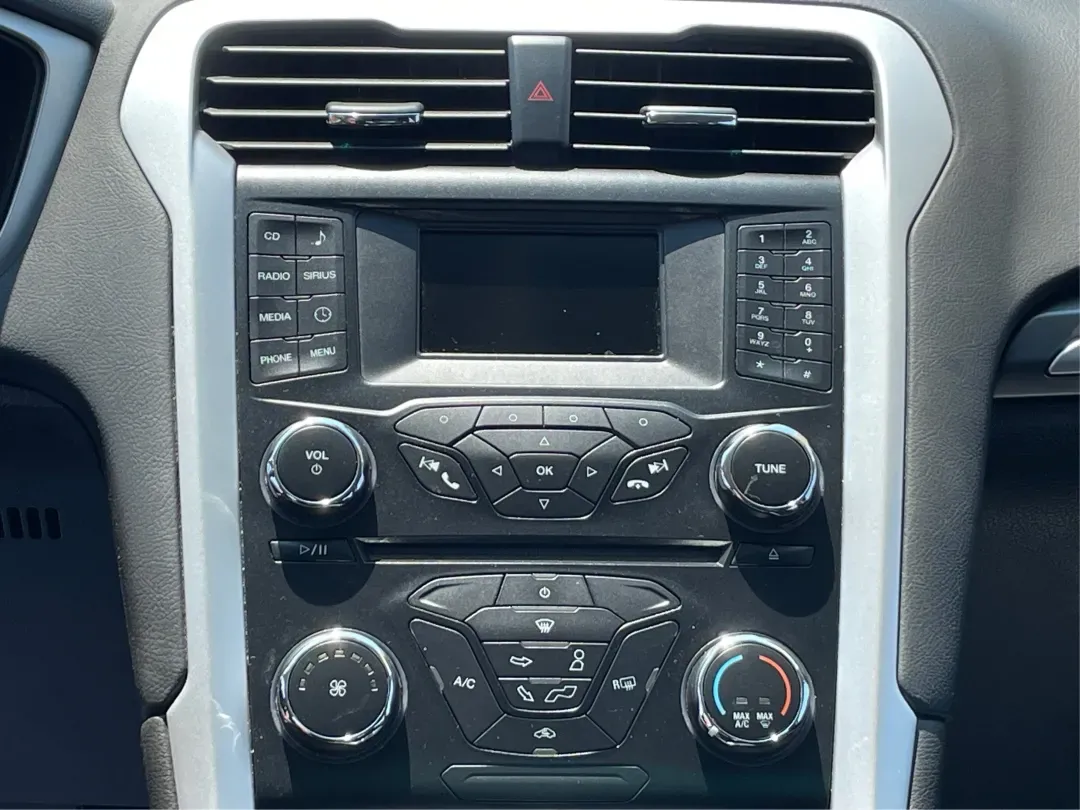 2013 Ford Fusion SE (3FA6P0H73DR) with an Other engine, located at 1230 East Main St, Xenia, OH, 45385, (937) 908-9800, 39.688026, -83.910172 - **Unlock Your Lifestyle with the 2013 Ford Fusion SE Perfect for Your Daily Adventures!**<br /> <br /> Are you looking for a sophisticated sedan that blends style, comfort, and technology? Look no further than this 2013 Ford Fusion SE, located at Advantage Car and Credit in Fairborn, OH. With its a - Photo#13