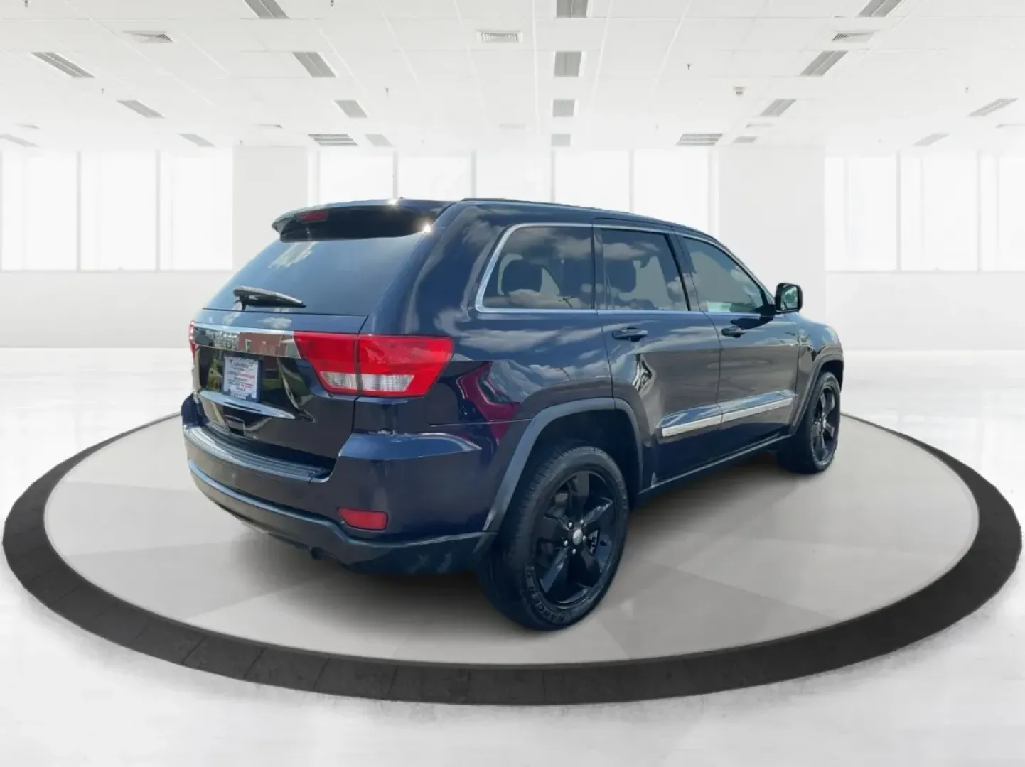 2013 Jeep Grand Cherokee Laredo (1C4RJFAG7DC) with an Other engine, located at 1230 East Main St, Xenia, OH, 45385, (937) 908-9800, 39.688026, -83.910172 - Are you ready to elevate your driving experience? Whether you're a growing family in need of spacious comfort, a weekend adventurer seeking reliability, or simply someone looking for a dependable daily driver, the 2013 Jeep Grand Cherokee Laredo is the perfect vehicle for you. Located at Advantage C - Photo#2