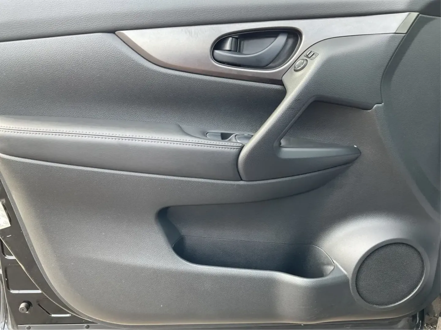 2017 Nissan Rogue S (JN1BJ1CR3HW) with an 2L I-4 gasoline direct injection engine, located at 1951 S Dayton Lakeview Rd., New Carlisle, OH, 45344, (937) 908-9800, 39.890999, -84.050255 - **Discover Adventure with the 2017 Nissan Rogue at Advantage Car and Credit!**<br /> <br /> Are you ready to elevate your lifestyle and embark on new adventures? Whether you're a busy parent juggling school drop-offs, a commuter navigating the daily grind, or an outdoor enthusiast seeking weekend es - Photo#17